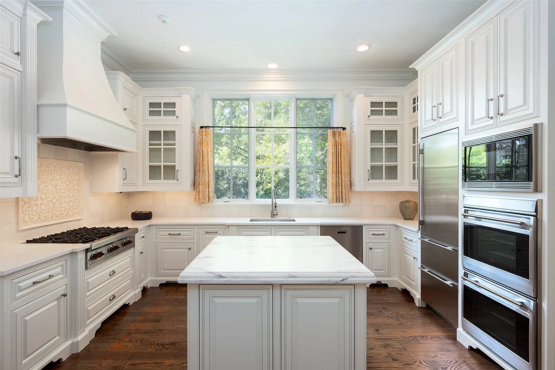 Single Family Residence For Sale in Dallas County , 3517 Lexington Avenue, Highland Park, Texas 75205, 5 Bedroom, 10 Bathroom, 3 Garage spaces, 13,932 Sqft, built in 2007, mls#21362638, Real Estate Agent in Highland Park, Homes For Sale in Dallas county, Homes For Sale in Highland Park, Realtor in Highland Park Texas, Real Estate Brokerage Independent Realty Texas, Luminita Cordes Realtor