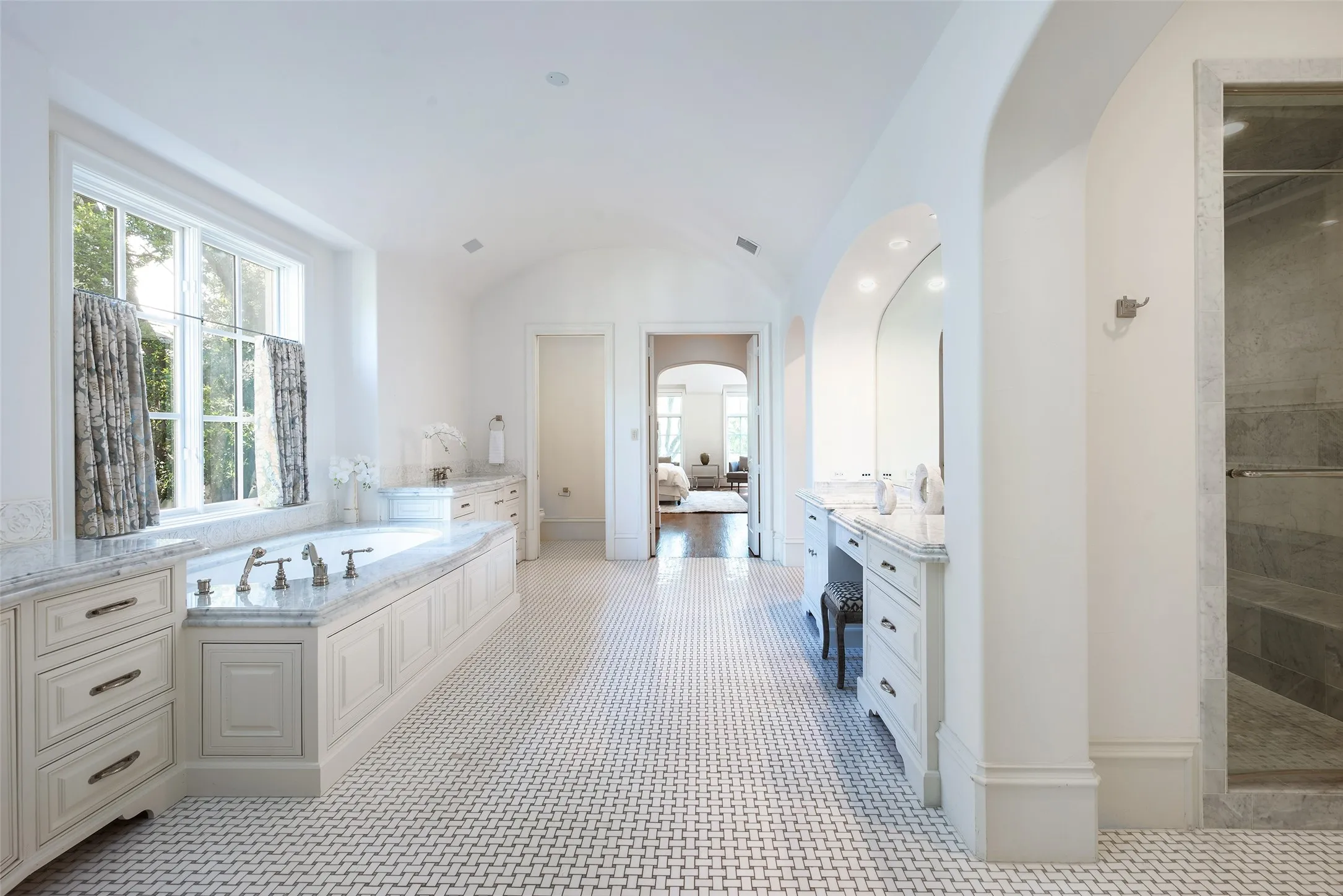 Single Family Residence For Sale in Dallas County , 3517 Lexington Avenue, Highland Park, Texas 75205, 5 Bedroom, 10 Bathroom, 3 Garage spaces, 13,932 Sqft, built in 2007, mls#21362638, Real Estate Agent in Highland Park, Homes For Sale in Dallas county, Homes For Sale in Highland Park, Realtor in Highland Park Texas, Real Estate Brokerage Independent Realty Texas, Luminita Cordes Realtor