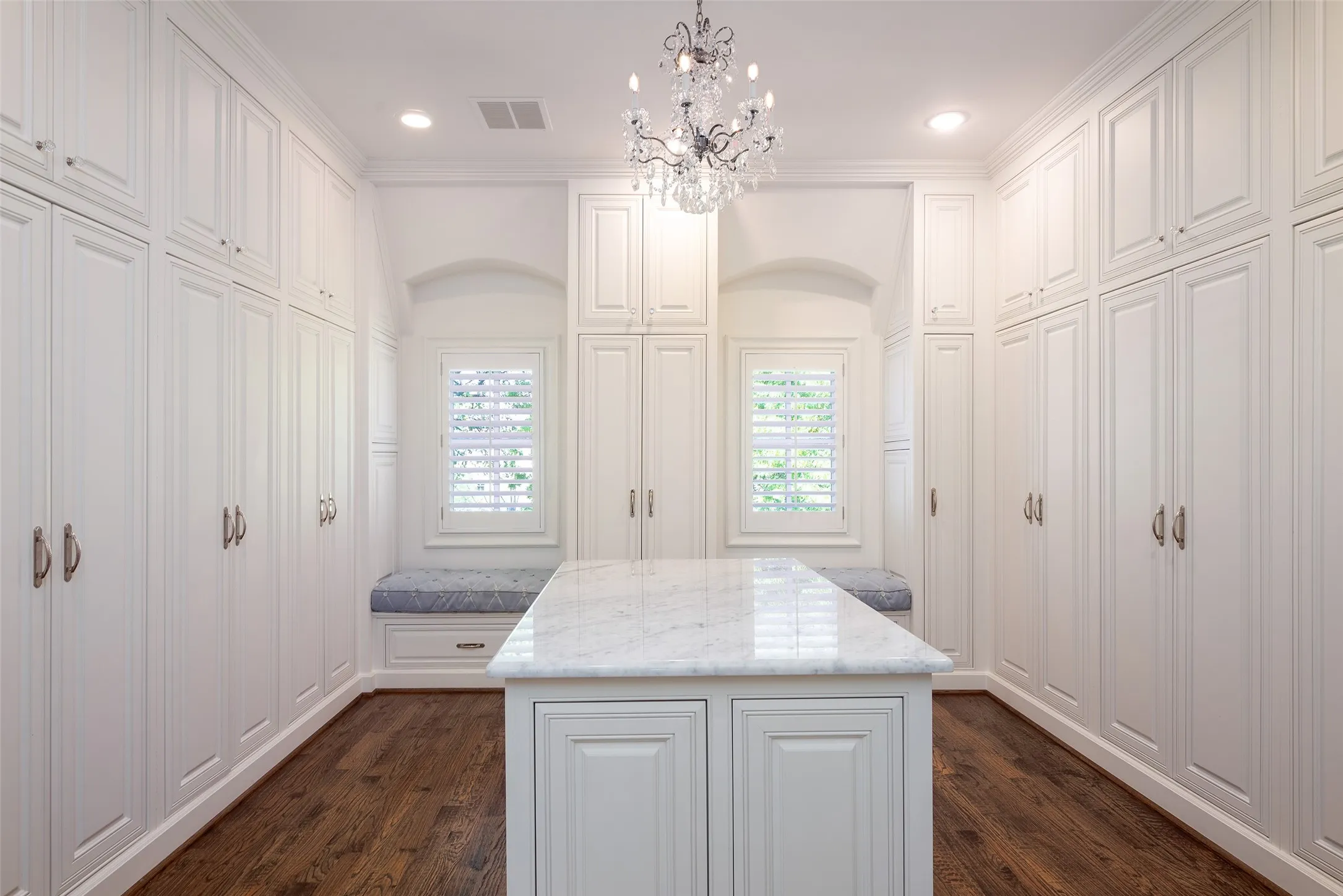 Single Family Residence For Sale in Dallas County , 3517 Lexington Avenue, Highland Park, Texas 75205, 5 Bedroom, 10 Bathroom, 3 Garage spaces, 13,932 Sqft, built in 2007, mls#21362638, Real Estate Agent in Highland Park, Homes For Sale in Dallas county, Homes For Sale in Highland Park, Realtor in Highland Park Texas, Real Estate Brokerage Independent Realty Texas, Luminita Cordes Realtor