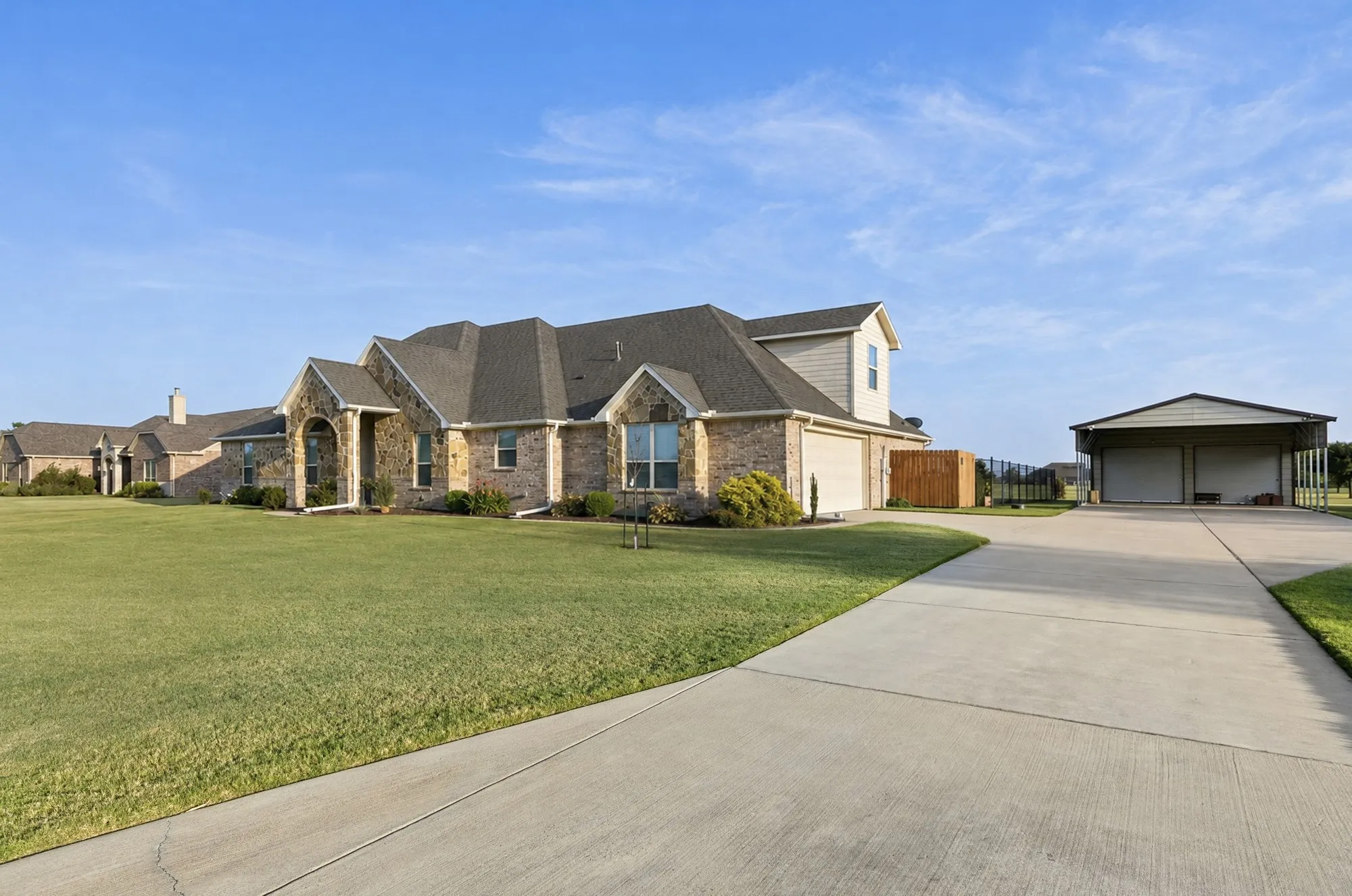 Single Family Residence For Sale in Hunt County , 4055 Hackberry Circle, Caddo Mills, Texas 75135, 4 Bedroom, 4 Bathroom, 2 Garage spaces, 3,020 Sqft, built in 2014, mls#21359089, Real Estate Agent in Caddo Mills, Homes For Sale in Hunt county, Homes For Sale in Caddo Mills, Realtor in Caddo Mills Texas, Real Estate Brokerage Independent Realty Texas, Luminita Cordes Realtor
