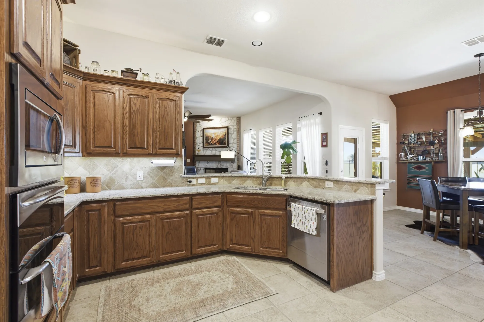 Single Family Residence For Sale in Hunt County , 4055 Hackberry Circle, Caddo Mills, Texas 75135, 4 Bedroom, 4 Bathroom, 2 Garage spaces, 3,020 Sqft, built in 2014, mls#21359089, Real Estate Agent in Caddo Mills, Homes For Sale in Hunt county, Homes For Sale in Caddo Mills, Realtor in Caddo Mills Texas, Real Estate Brokerage Independent Realty Texas, Luminita Cordes Realtor