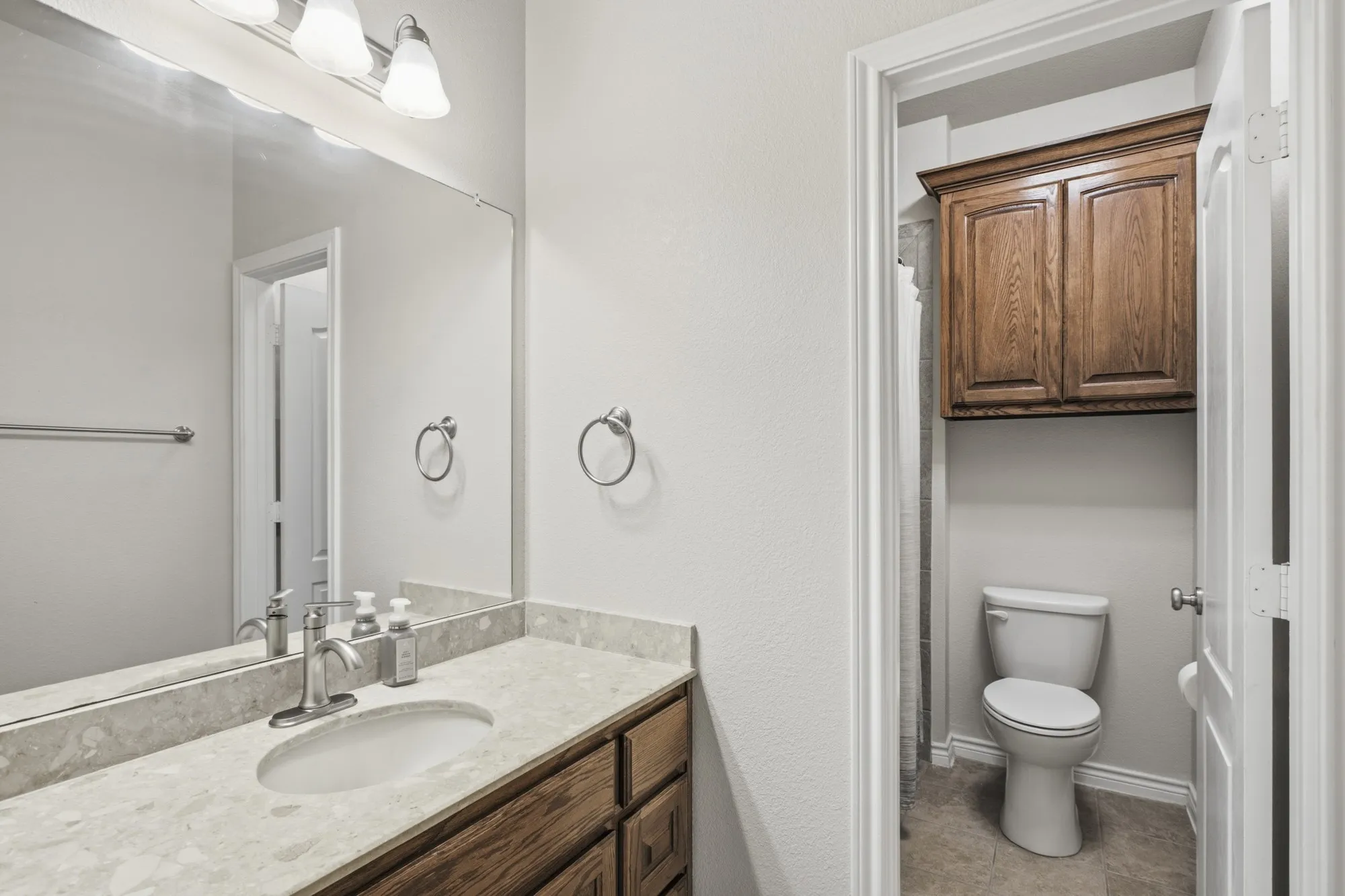 Single Family Residence For Sale in Hunt County , 4055 Hackberry Circle, Caddo Mills, Texas 75135, 4 Bedroom, 4 Bathroom, 2 Garage spaces, 3,020 Sqft, built in 2014, mls#21359089, Real Estate Agent in Caddo Mills, Homes For Sale in Hunt county, Homes For Sale in Caddo Mills, Realtor in Caddo Mills Texas, Real Estate Brokerage Independent Realty Texas, Luminita Cordes Realtor
