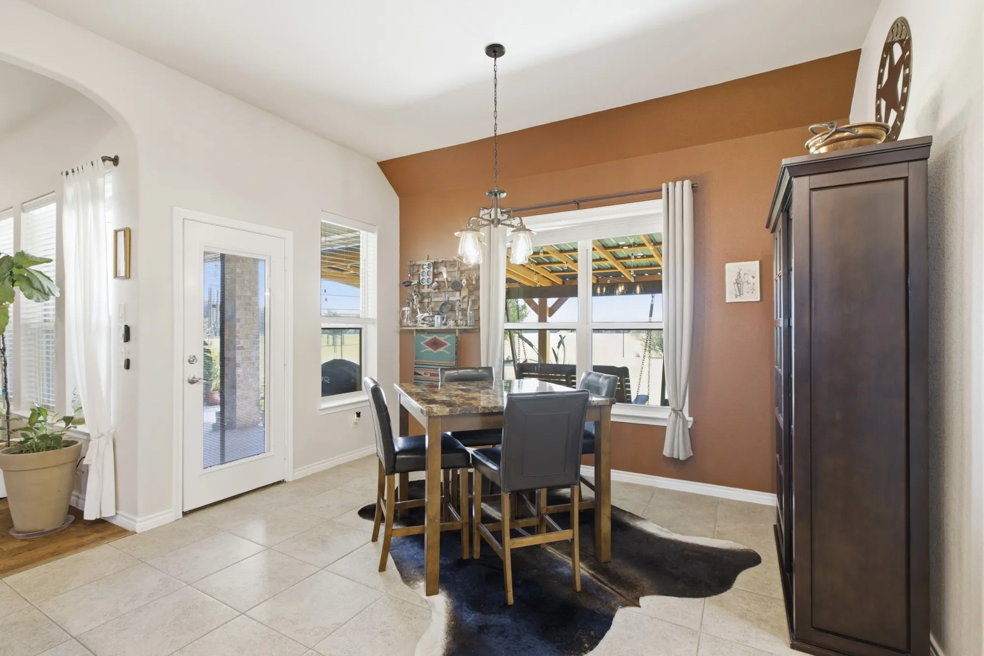 Single Family Residence For Sale in Hunt County , 4055 Hackberry Circle, Caddo Mills, Texas 75135, 4 Bedroom, 4 Bathroom, 2 Garage spaces, 3,020 Sqft, built in 2014, mls#21359089, Real Estate Agent in Caddo Mills, Homes For Sale in Hunt county, Homes For Sale in Caddo Mills, Realtor in Caddo Mills Texas, Real Estate Brokerage Independent Realty Texas, Luminita Cordes Realtor