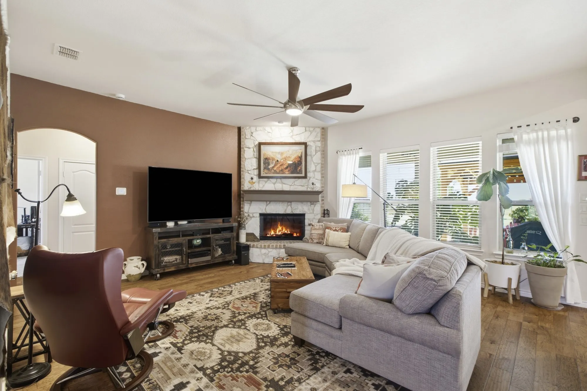 Single Family Residence For Sale in Hunt County , 4055 Hackberry Circle, Caddo Mills, Texas 75135, 4 Bedroom, 4 Bathroom, 2 Garage spaces, 3,020 Sqft, built in 2014, mls#21359089, Real Estate Agent in Caddo Mills, Homes For Sale in Hunt county, Homes For Sale in Caddo Mills, Realtor in Caddo Mills Texas, Real Estate Brokerage Independent Realty Texas, Luminita Cordes Realtor