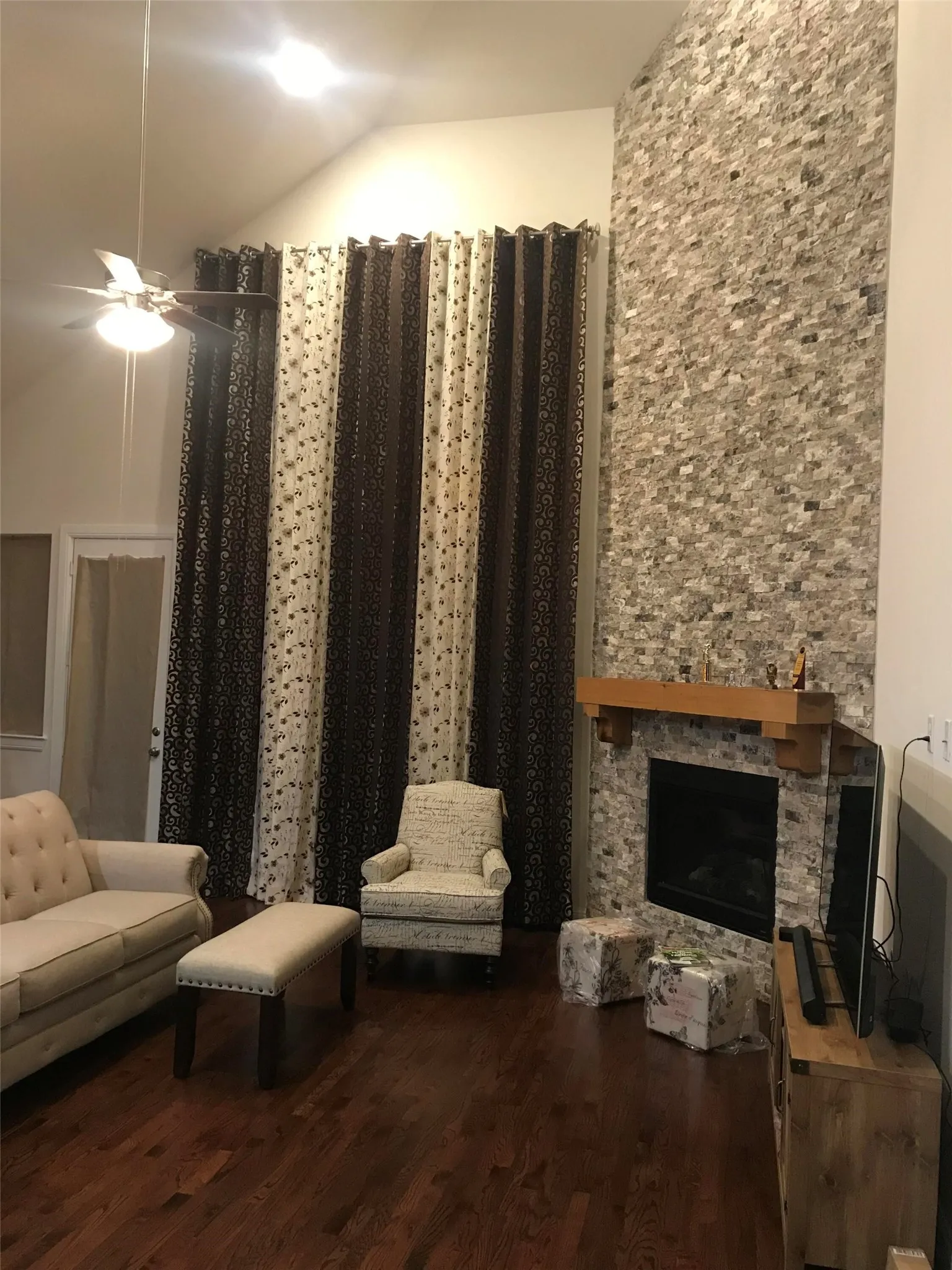 Single Family Residence For Rent in Collin County , 7613 Choctaw Lane, Mc Kinney, Texas 75070, 4 Bedroom, 3 Bathroom, 2 Garage spaces, 3,289 Sqft, built in 2017, Price $3,499, mls#21362642, Real Estate Agent in Mc Kinney, Homes For Rent in Collin county, Homes For Rent in Mc Kinney, Realtor in Mc Kinney Texas, Real Estate Brokerage Independent Realty Texas, Luminita Cordes Realtor
