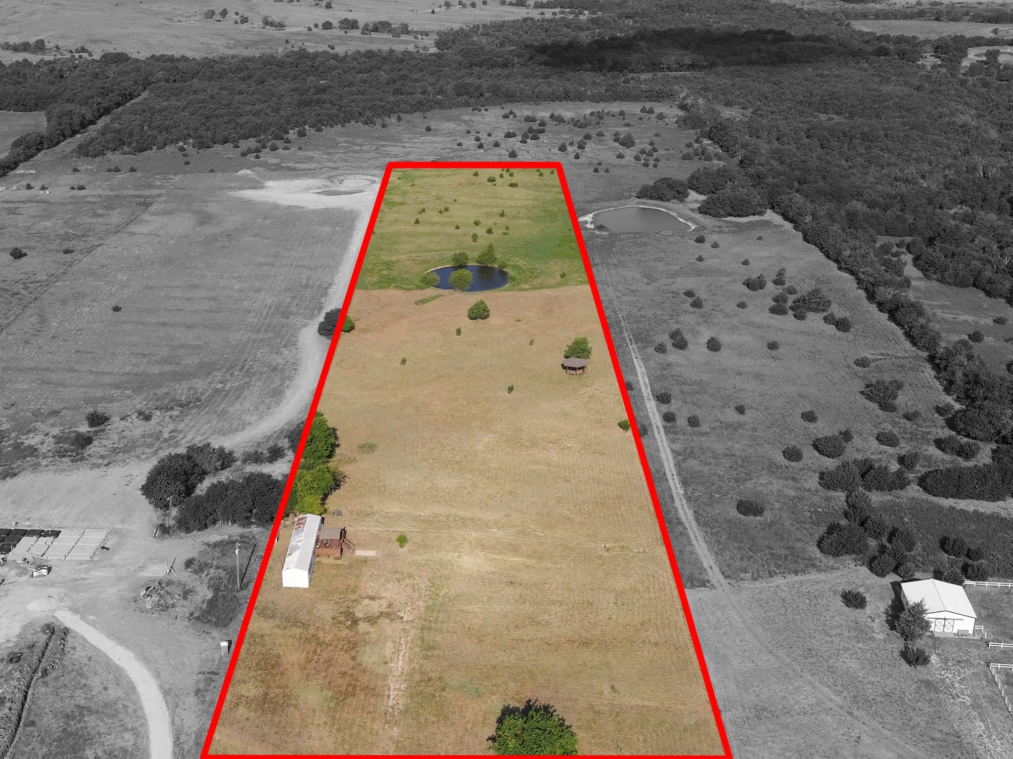 Mobile Home For Sale in Hunt County , 5634 County Road 1094, Celeste, Texas 75423, 2 Bedroom, 2 Bathroom, Garage spaces, 1,178 Sqft, built in 1995, Price $465,000, mls#21361746, Real Estate Agent in Celeste, Homes For Sale in Hunt county, Homes For Sale in Celeste, Realtor in Celeste Texas, Real Estate Brokerage Independent Realty Texas, Luminita Cordes Realtor