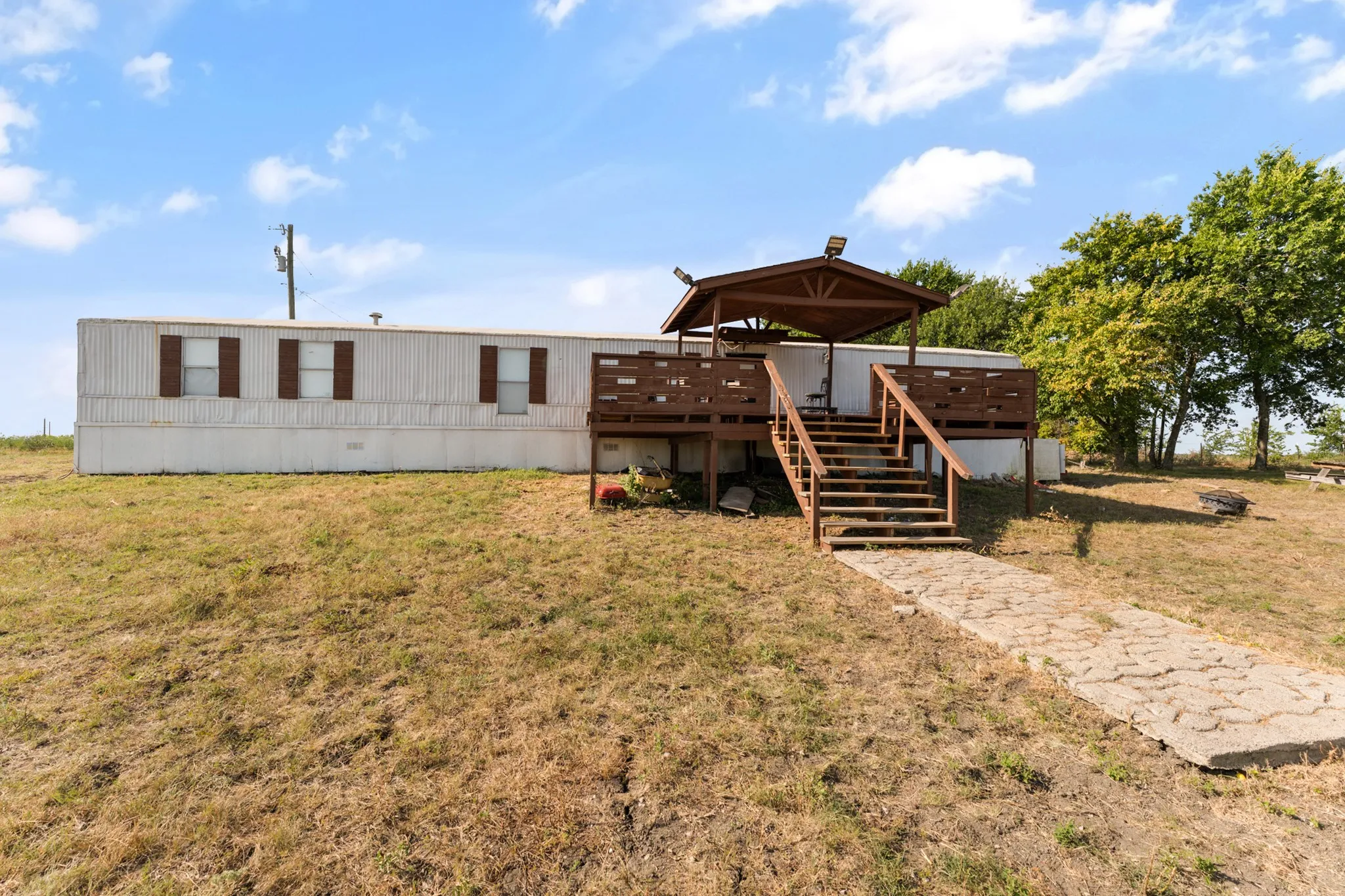 Mobile Home For Sale in Hunt County , 5634 County Road 1094, Celeste, Texas 75423, 2 Bedroom, 2 Bathroom, Garage spaces, 1,178 Sqft, built in 1995, Price $465,000, mls#21361746, Real Estate Agent in Celeste, Homes For Sale in Hunt county, Homes For Sale in Celeste, Realtor in Celeste Texas, Real Estate Brokerage Independent Realty Texas, Luminita Cordes Realtor