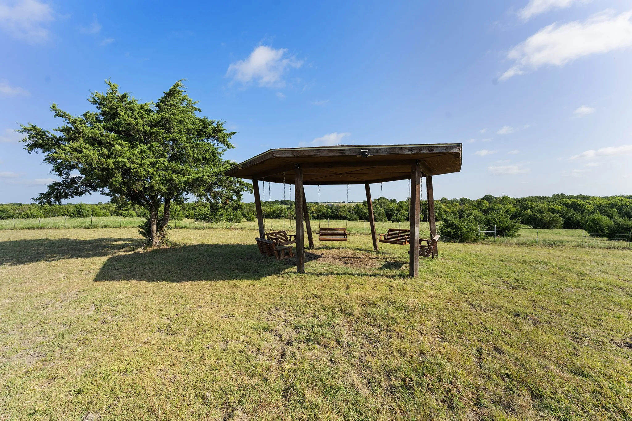 Mobile Home For Sale in Hunt County , 5634 County Road 1094, Celeste, Texas 75423, 2 Bedroom, 2 Bathroom, Garage spaces, 1,178 Sqft, built in 1995, Price $465,000, mls#21361746, Real Estate Agent in Celeste, Homes For Sale in Hunt county, Homes For Sale in Celeste, Realtor in Celeste Texas, Real Estate Brokerage Independent Realty Texas, Luminita Cordes Realtor