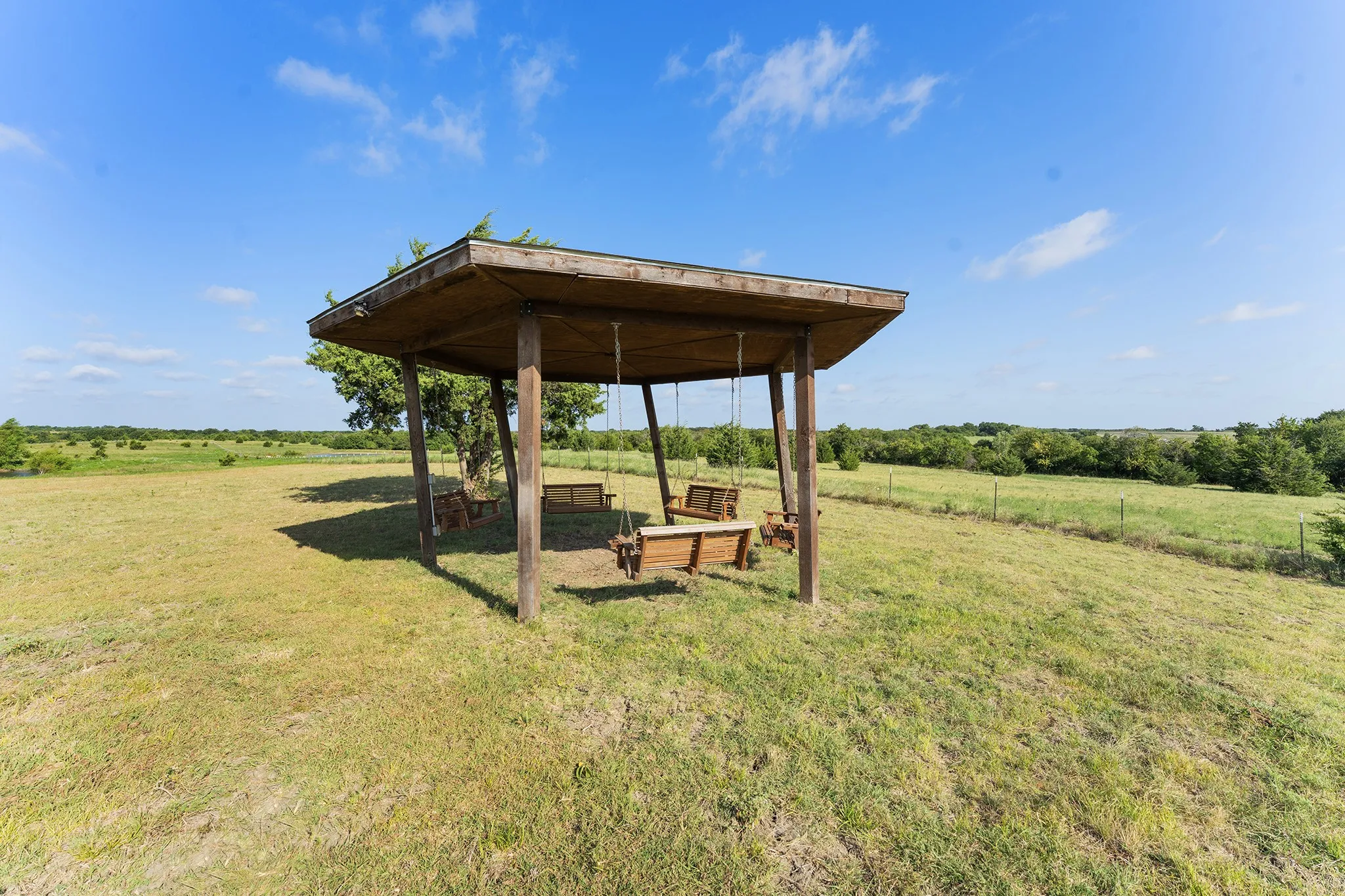 Mobile Home For Sale in Hunt County , 5634 County Road 1094, Celeste, Texas 75423, 2 Bedroom, 2 Bathroom, Garage spaces, 1,178 Sqft, built in 1995, Price $465,000, mls#21361746, Real Estate Agent in Celeste, Homes For Sale in Hunt county, Homes For Sale in Celeste, Realtor in Celeste Texas, Real Estate Brokerage Independent Realty Texas, Luminita Cordes Realtor