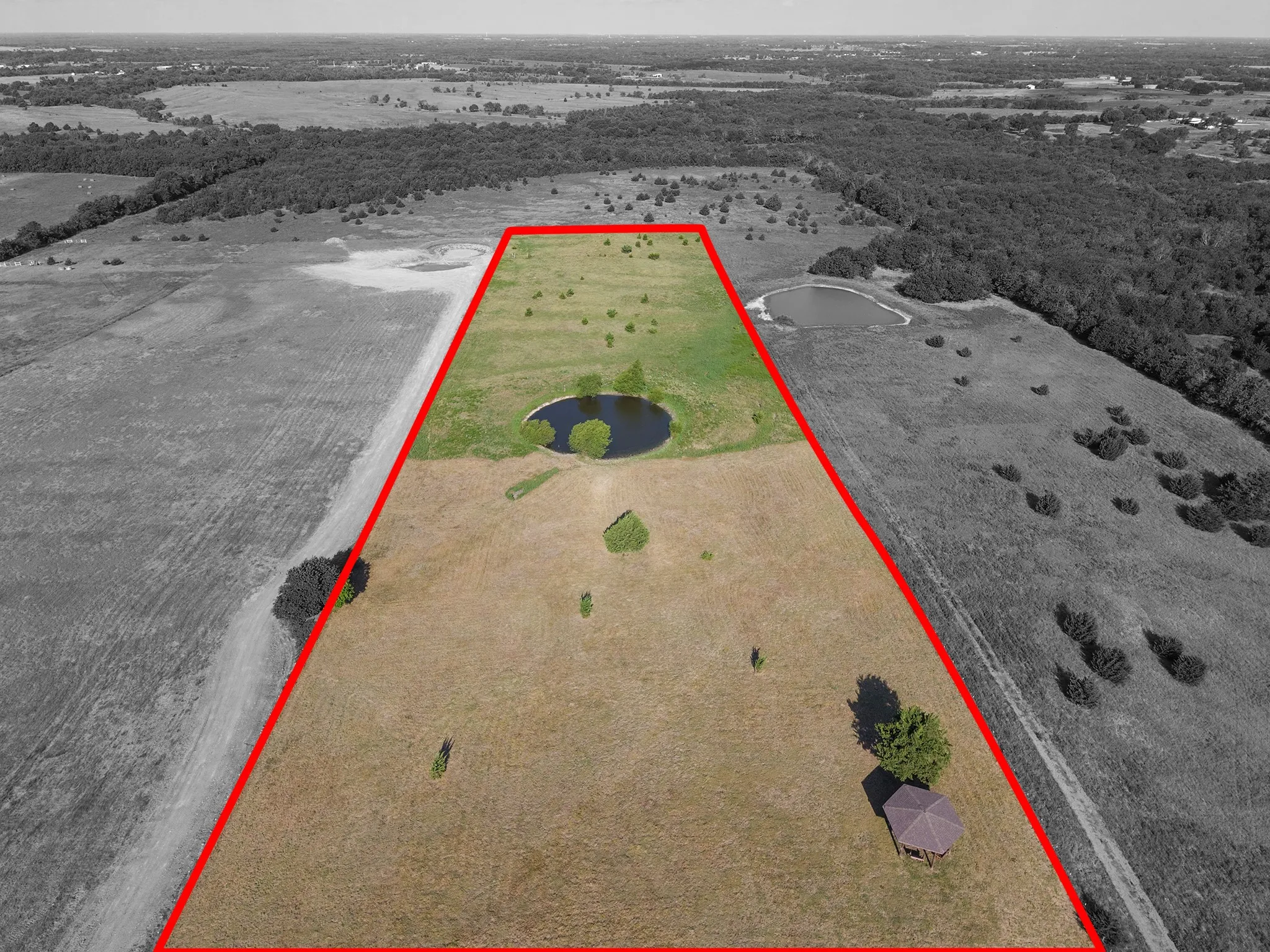 Mobile Home For Sale in Hunt County , 5634 County Road 1094, Celeste, Texas 75423, 2 Bedroom, 2 Bathroom, Garage spaces, 1,178 Sqft, built in 1995, Price $465,000, mls#21361746, Real Estate Agent in Celeste, Homes For Sale in Hunt county, Homes For Sale in Celeste, Realtor in Celeste Texas, Real Estate Brokerage Independent Realty Texas, Luminita Cordes Realtor