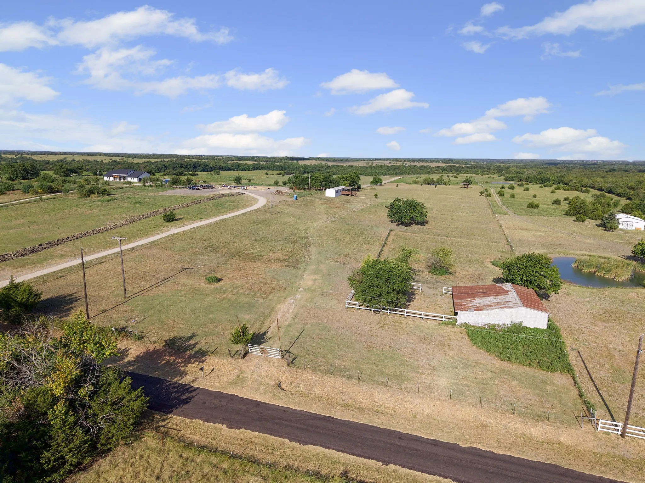 Mobile Home For Sale in Hunt County , 5634 County Road 1094, Celeste, Texas 75423, 2 Bedroom, 2 Bathroom, Garage spaces, 1,178 Sqft, built in 1995, Price $465,000, mls#21361746, Real Estate Agent in Celeste, Homes For Sale in Hunt county, Homes For Sale in Celeste, Realtor in Celeste Texas, Real Estate Brokerage Independent Realty Texas, Luminita Cordes Realtor