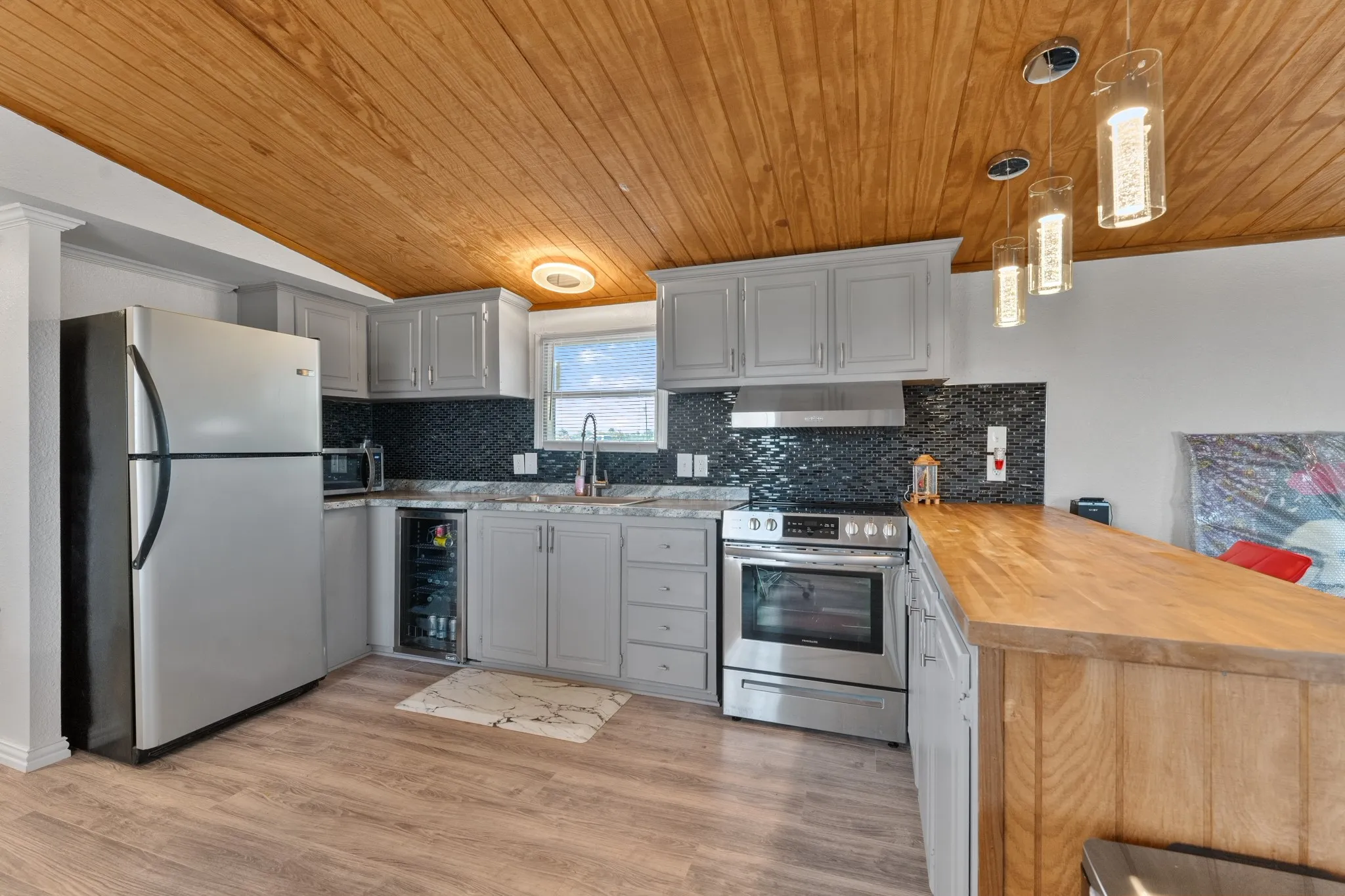 Mobile Home For Sale in Hunt County , 5634 County Road 1094, Celeste, Texas 75423, 2 Bedroom, 2 Bathroom, Garage spaces, 1,178 Sqft, built in 1995, Price $465,000, mls#21361746, Real Estate Agent in Celeste, Homes For Sale in Hunt county, Homes For Sale in Celeste, Realtor in Celeste Texas, Real Estate Brokerage Independent Realty Texas, Luminita Cordes Realtor