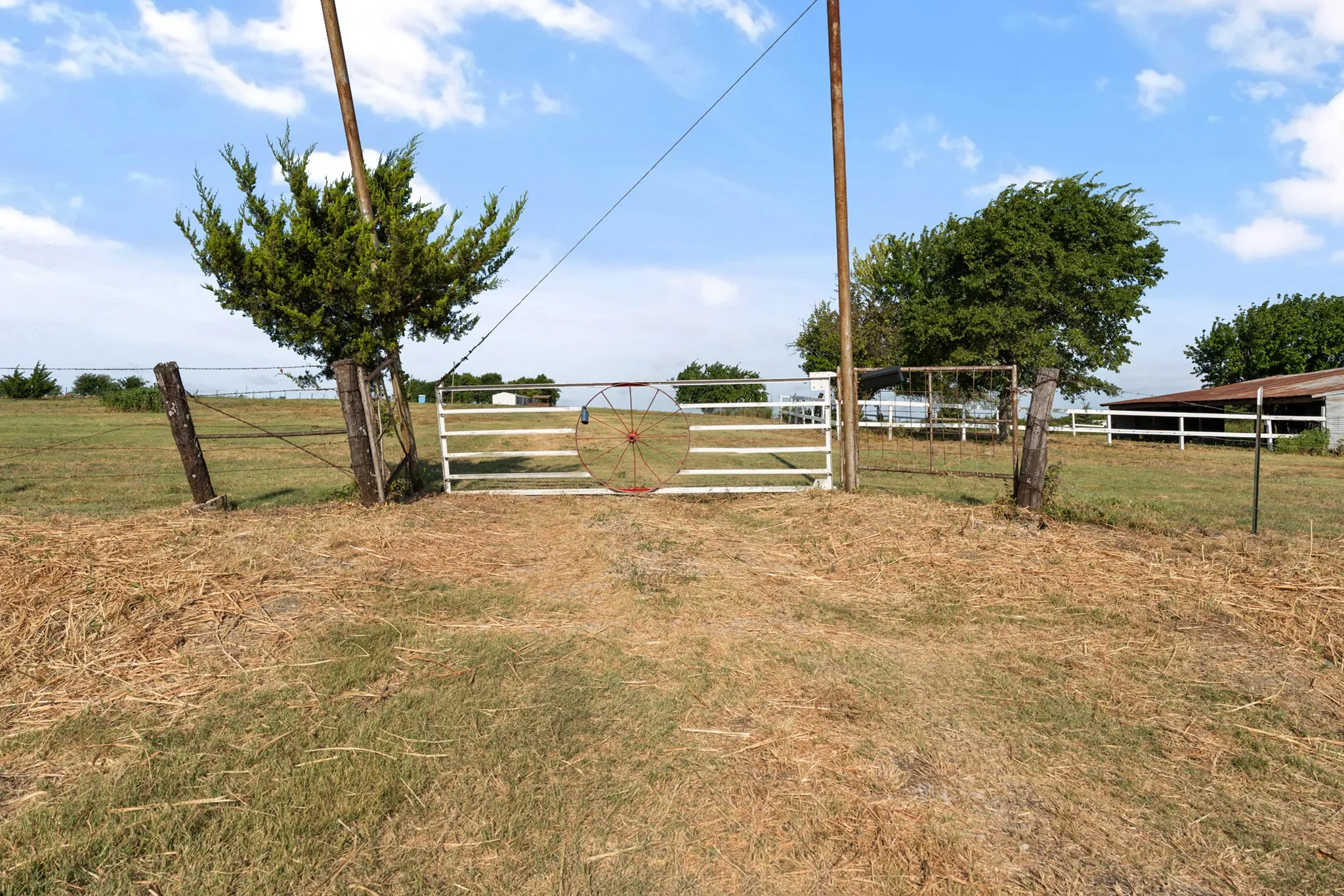 Mobile Home For Sale in Hunt County , 5634 County Road 1094, Celeste, Texas 75423, 2 Bedroom, 2 Bathroom, Garage spaces, 1,178 Sqft, built in 1995, Price $465,000, mls#21361746, Real Estate Agent in Celeste, Homes For Sale in Hunt county, Homes For Sale in Celeste, Realtor in Celeste Texas, Real Estate Brokerage Independent Realty Texas, Luminita Cordes Realtor