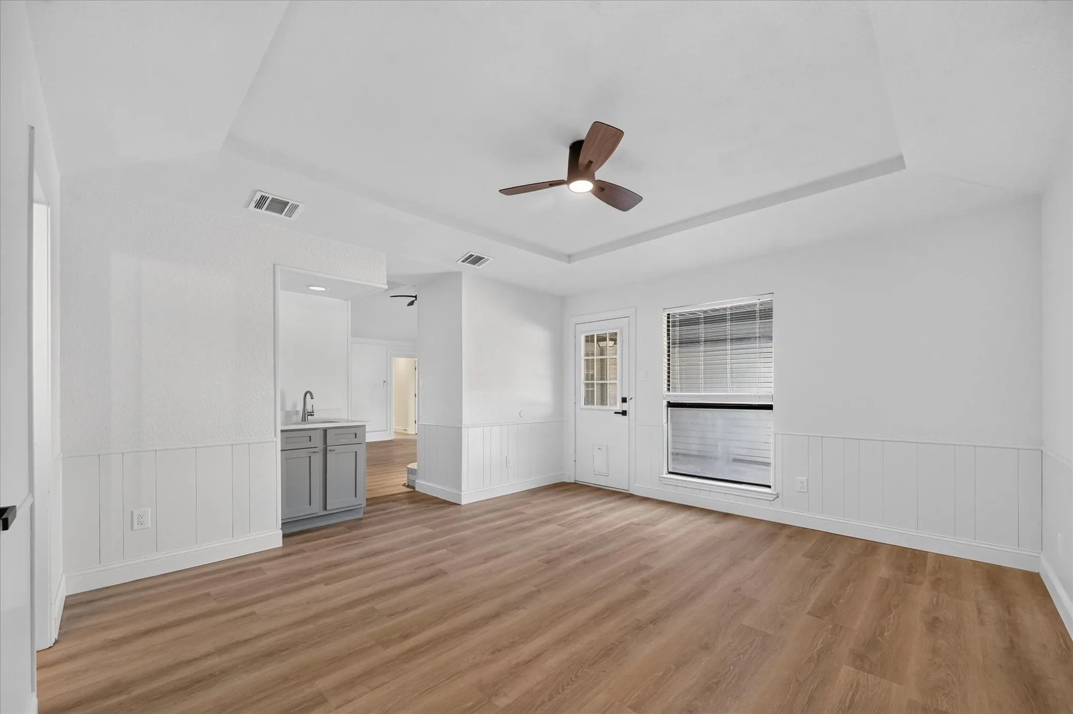 Flexible living space / Game Room / Wet Bar