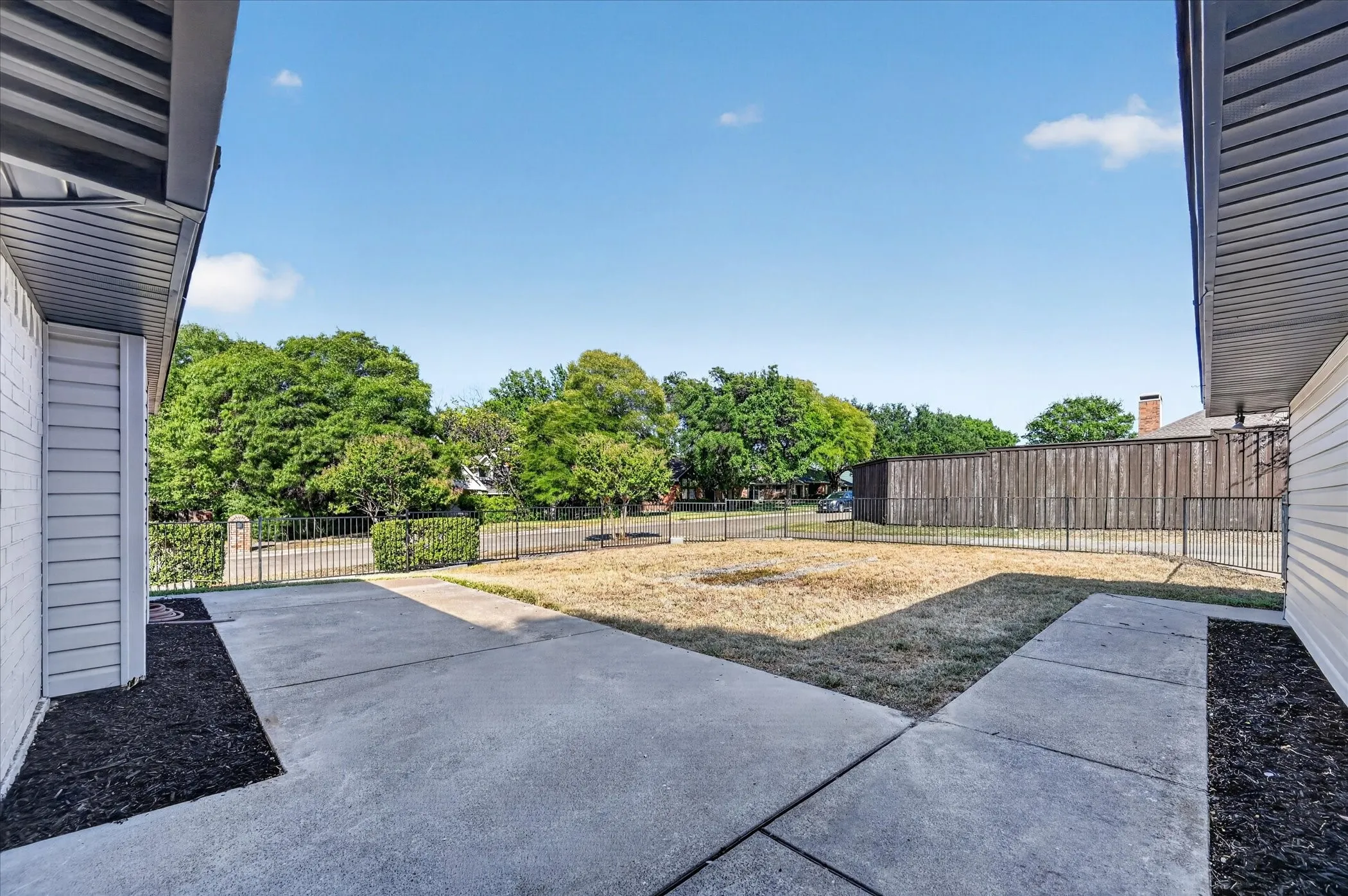 Single Family Residence For Sale in Collin County , 1528 Estrella Drive, Plano, Texas 75074, 4 Bedroom, 3 Bathroom, 2 Garage spaces, 2,000 Sqft, built in 1985, mls#21362514, Real Estate Agent in Plano, Homes For Sale in Collin county, Homes For Sale in Plano, Realtor in Plano Texas, Real Estate Brokerage Independent Realty Texas, Luminita Cordes Realtor