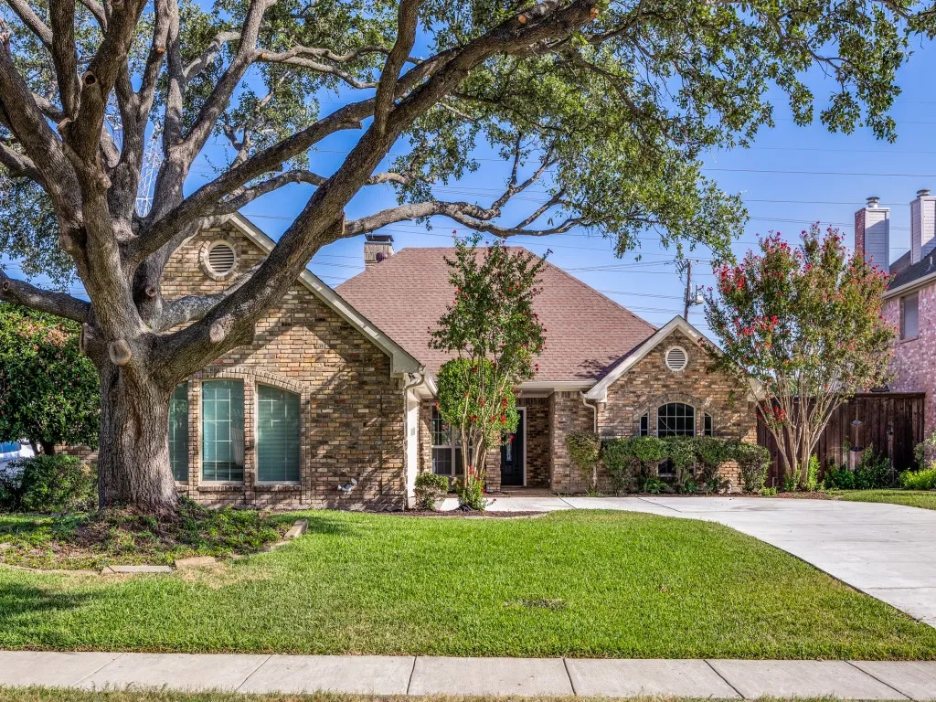 Single Family Residence For Sale in Collin County , 3405 Ashington Lane, Plano, Texas 75023, 3 Bedroom, 2 Bathroom, 2 Garage spaces, 2,255 Sqft, built in 1983, mls#21354893, Real Estate Agent in Plano, Homes For Sale in Collin county, Homes For Sale in Plano, Realtor in Plano Texas, Real Estate Brokerage Independent Realty Texas, Luminita Cordes Realtor