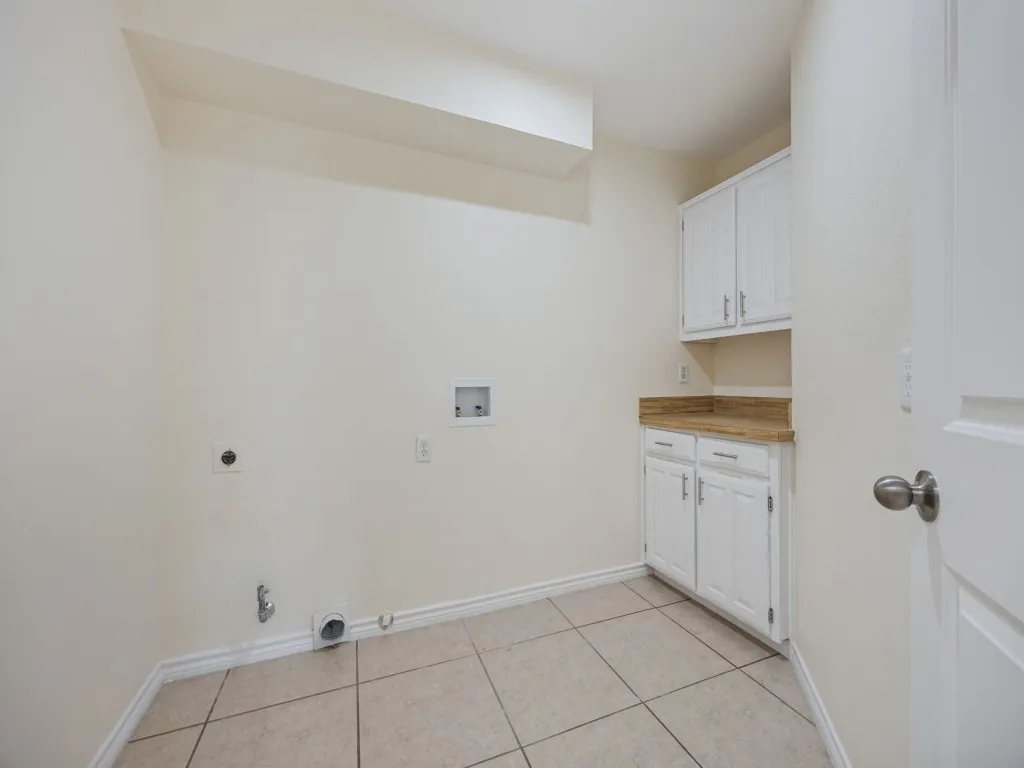 Single Family Residence For Sale in Collin County , 3405 Ashington Lane, Plano, Texas 75023, 3 Bedroom, 2 Bathroom, 2 Garage spaces, 2,255 Sqft, built in 1983, mls#21354893, Real Estate Agent in Plano, Homes For Sale in Collin county, Homes For Sale in Plano, Realtor in Plano Texas, Real Estate Brokerage Independent Realty Texas, Luminita Cordes Realtor