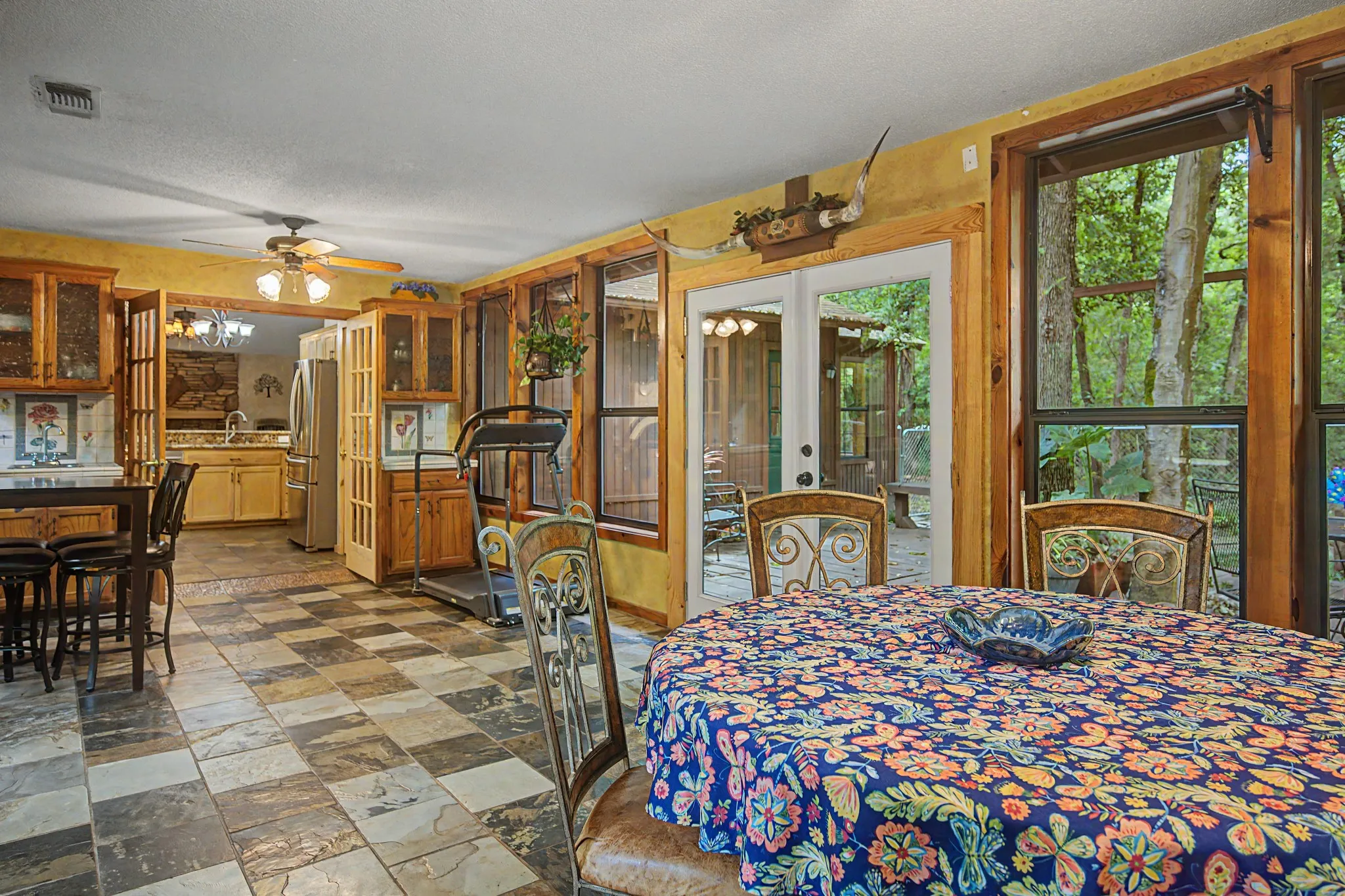 Single Family Residence For Sale in Wood County , 209 Woodfern Glen, Holly Lake Ranch, Texas 75765, 4 Bedroom, 5 Bathroom, 2 Garage spaces, 2,734 Sqft, built in 1996, mls#21355604, Real Estate Agent in Holly Lake Ranch, Homes For Sale in Wood county, Homes For Sale in Holly Lake Ranch, Realtor in Holly Lake Ranch Texas, Real Estate Brokerage Independent Realty Texas, Luminita Cordes Realtor