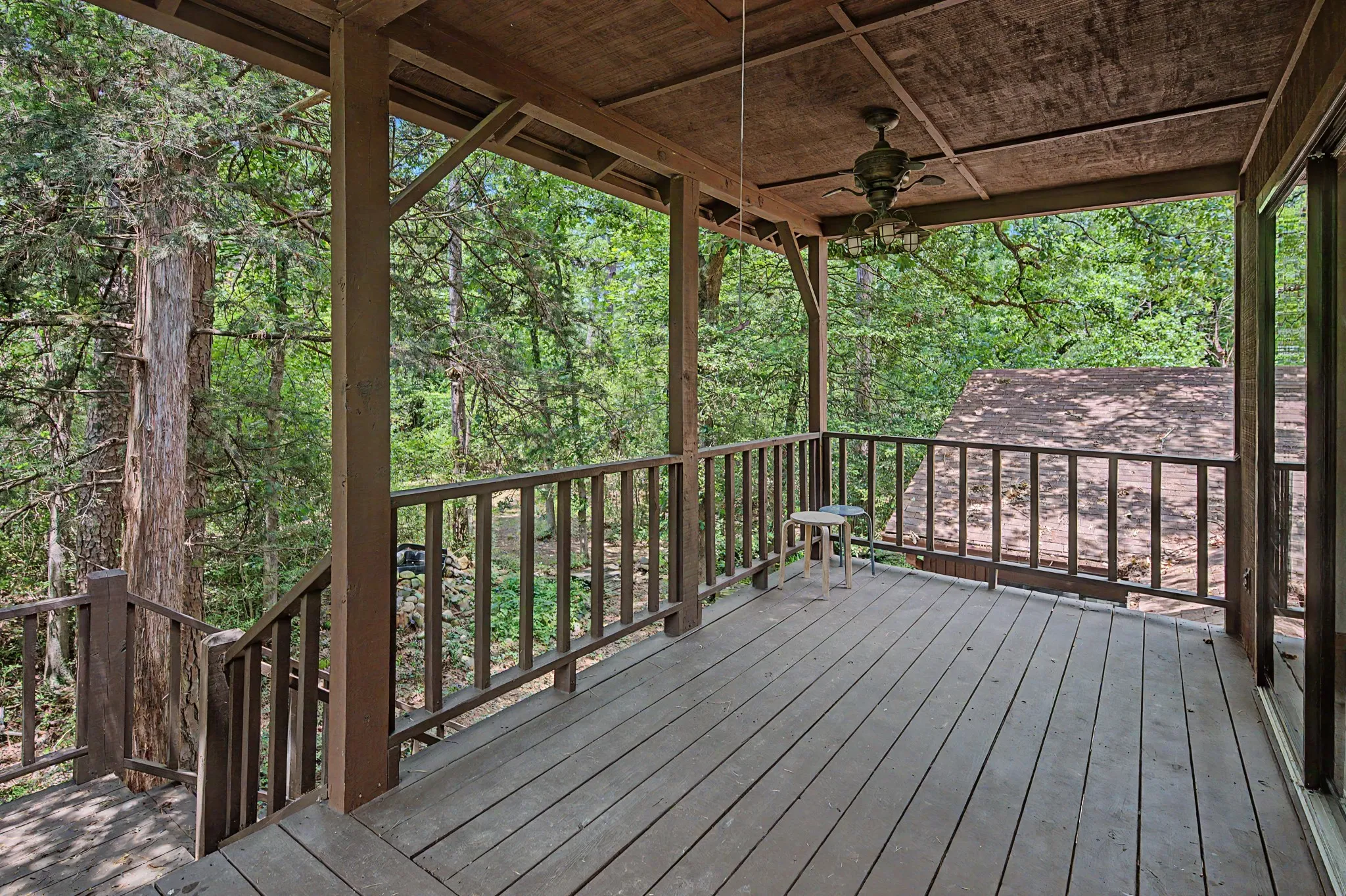 Single Family Residence For Sale in Wood County , 209 Woodfern Glen, Holly Lake Ranch, Texas 75765, 4 Bedroom, 5 Bathroom, 2 Garage spaces, 2,734 Sqft, built in 1996, mls#21355604, Real Estate Agent in Holly Lake Ranch, Homes For Sale in Wood county, Homes For Sale in Holly Lake Ranch, Realtor in Holly Lake Ranch Texas, Real Estate Brokerage Independent Realty Texas, Luminita Cordes Realtor