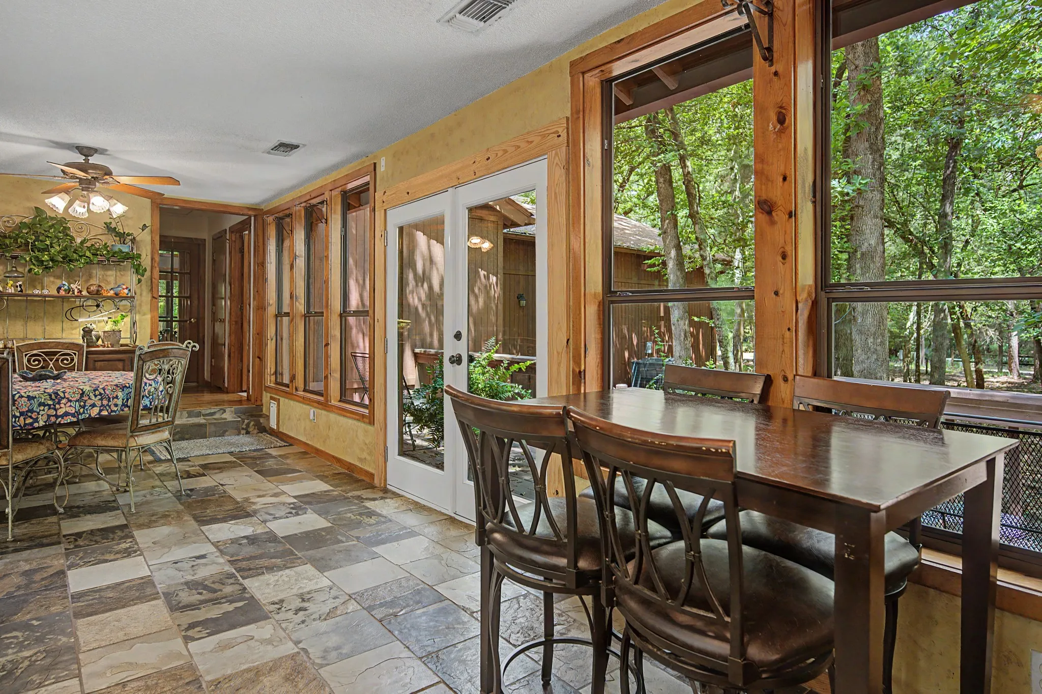 Single Family Residence For Sale in Wood County , 209 Woodfern Glen, Holly Lake Ranch, Texas 75765, 4 Bedroom, 5 Bathroom, 2 Garage spaces, 2,734 Sqft, built in 1996, mls#21355604, Real Estate Agent in Holly Lake Ranch, Homes For Sale in Wood county, Homes For Sale in Holly Lake Ranch, Realtor in Holly Lake Ranch Texas, Real Estate Brokerage Independent Realty Texas, Luminita Cordes Realtor