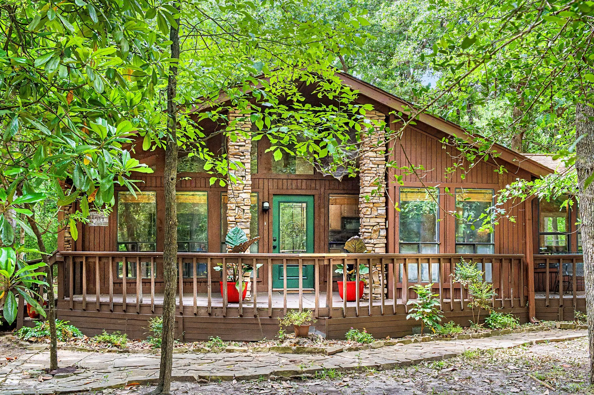 Single Family Residence For Sale in Wood County , 209 Woodfern Glen, Holly Lake Ranch, Texas 75765, 4 Bedroom, 5 Bathroom, 2 Garage spaces, 2,734 Sqft, built in 1996, mls#21355604, Real Estate Agent in Holly Lake Ranch, Homes For Sale in Wood county, Homes For Sale in Holly Lake Ranch, Realtor in Holly Lake Ranch Texas, Real Estate Brokerage Independent Realty Texas, Luminita Cordes Realtor