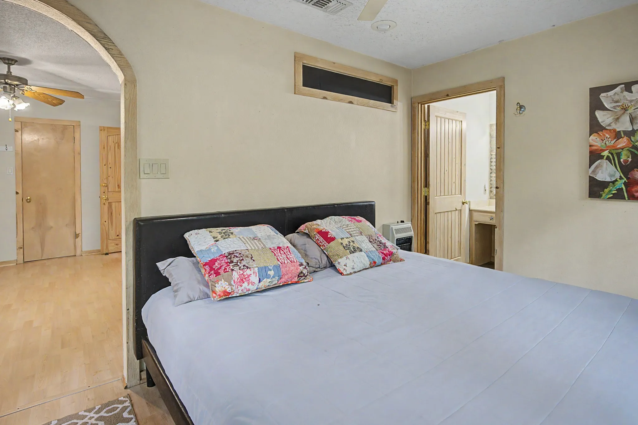 Single Family Residence For Sale in Wood County , 209 Woodfern Glen, Holly Lake Ranch, Texas 75765, 4 Bedroom, 5 Bathroom, 2 Garage spaces, 2,734 Sqft, built in 1996, mls#21355604, Real Estate Agent in Holly Lake Ranch, Homes For Sale in Wood county, Homes For Sale in Holly Lake Ranch, Realtor in Holly Lake Ranch Texas, Real Estate Brokerage Independent Realty Texas, Luminita Cordes Realtor