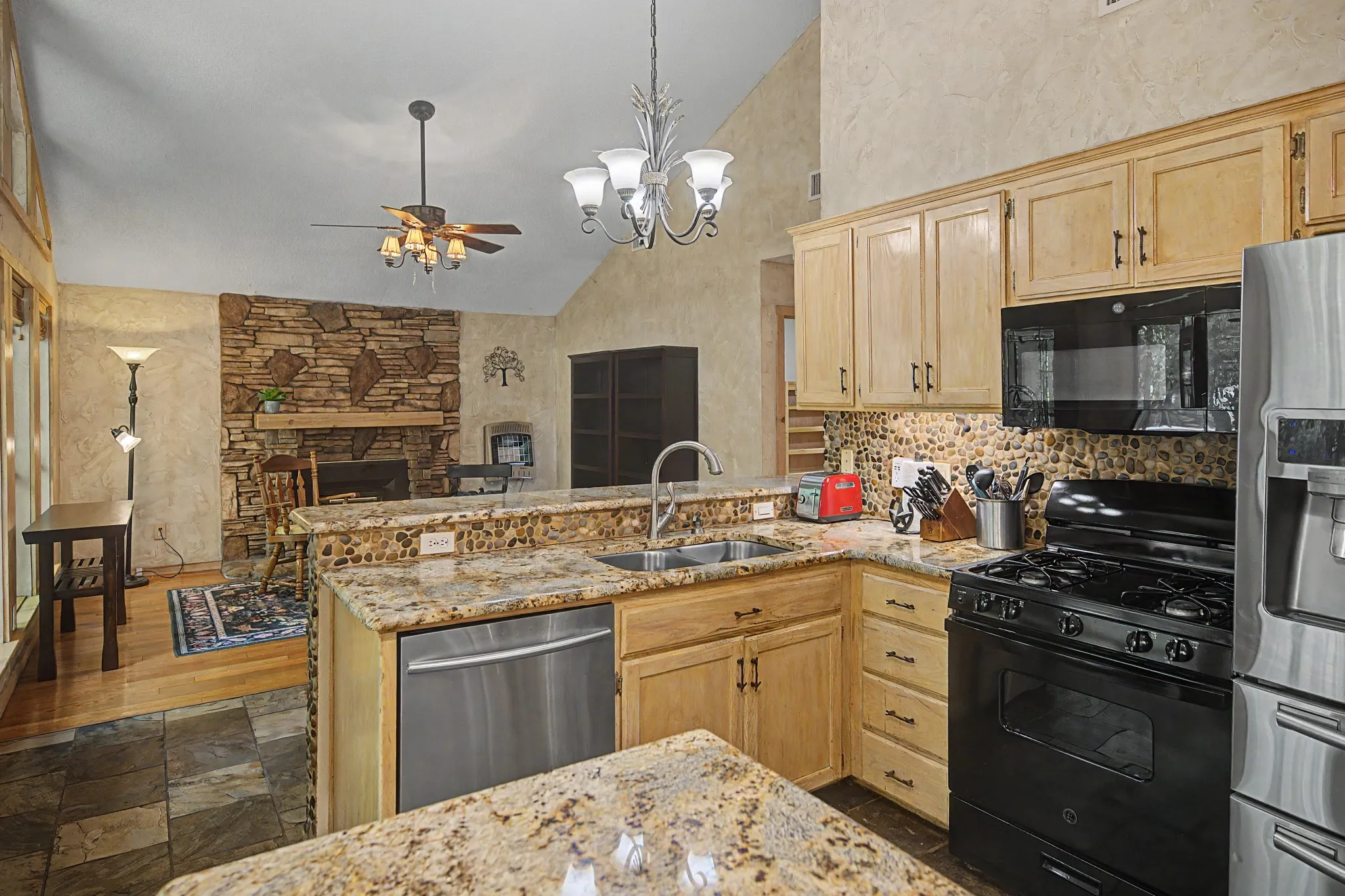 Single Family Residence For Sale in Wood County , 209 Woodfern Glen, Holly Lake Ranch, Texas 75765, 4 Bedroom, 5 Bathroom, 2 Garage spaces, 2,734 Sqft, built in 1996, mls#21355604, Real Estate Agent in Holly Lake Ranch, Homes For Sale in Wood county, Homes For Sale in Holly Lake Ranch, Realtor in Holly Lake Ranch Texas, Real Estate Brokerage Independent Realty Texas, Luminita Cordes Realtor
