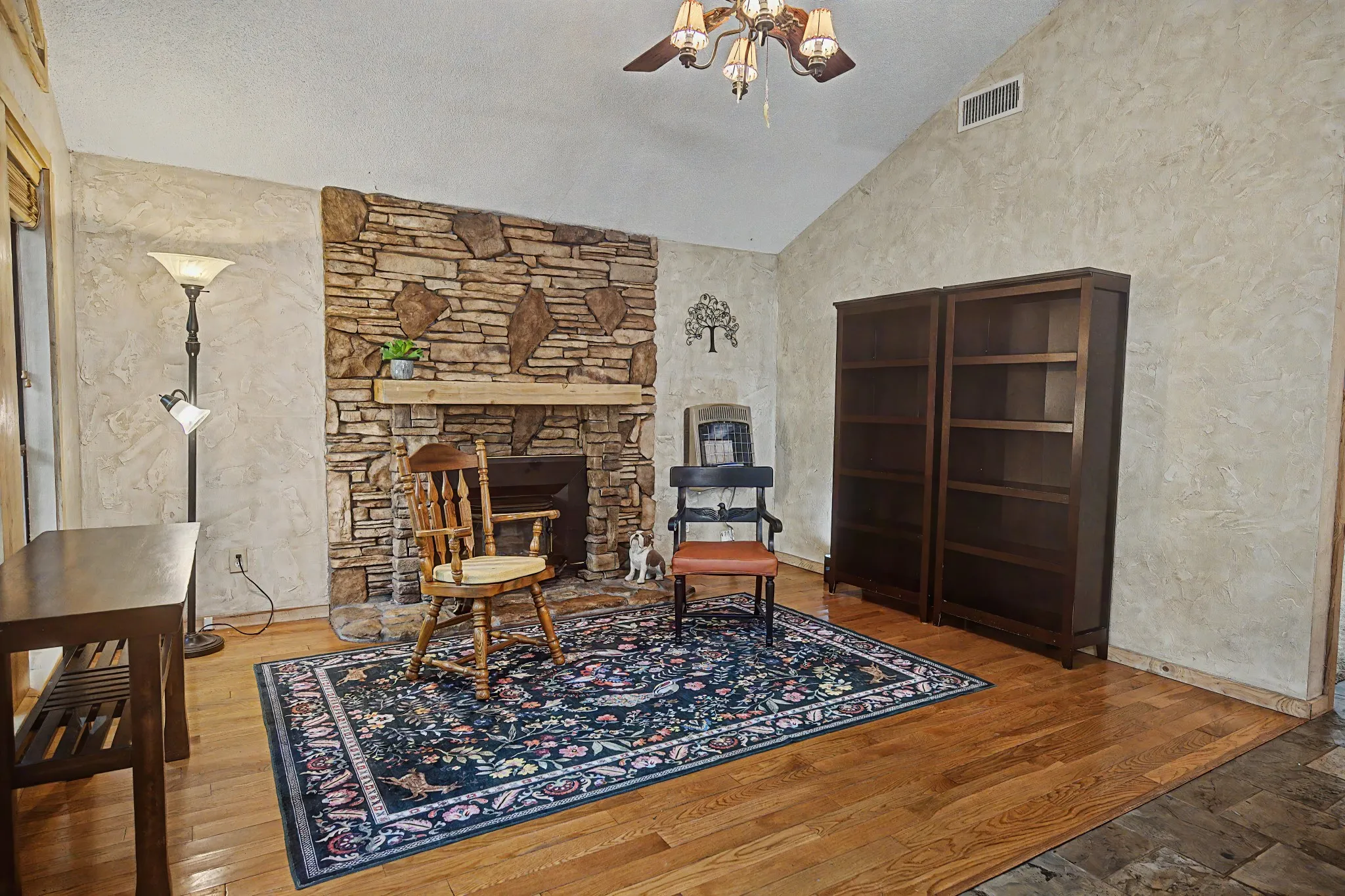 Single Family Residence For Sale in Wood County , 209 Woodfern Glen, Holly Lake Ranch, Texas 75765, 4 Bedroom, 5 Bathroom, 2 Garage spaces, 2,734 Sqft, built in 1996, mls#21355604, Real Estate Agent in Holly Lake Ranch, Homes For Sale in Wood county, Homes For Sale in Holly Lake Ranch, Realtor in Holly Lake Ranch Texas, Real Estate Brokerage Independent Realty Texas, Luminita Cordes Realtor