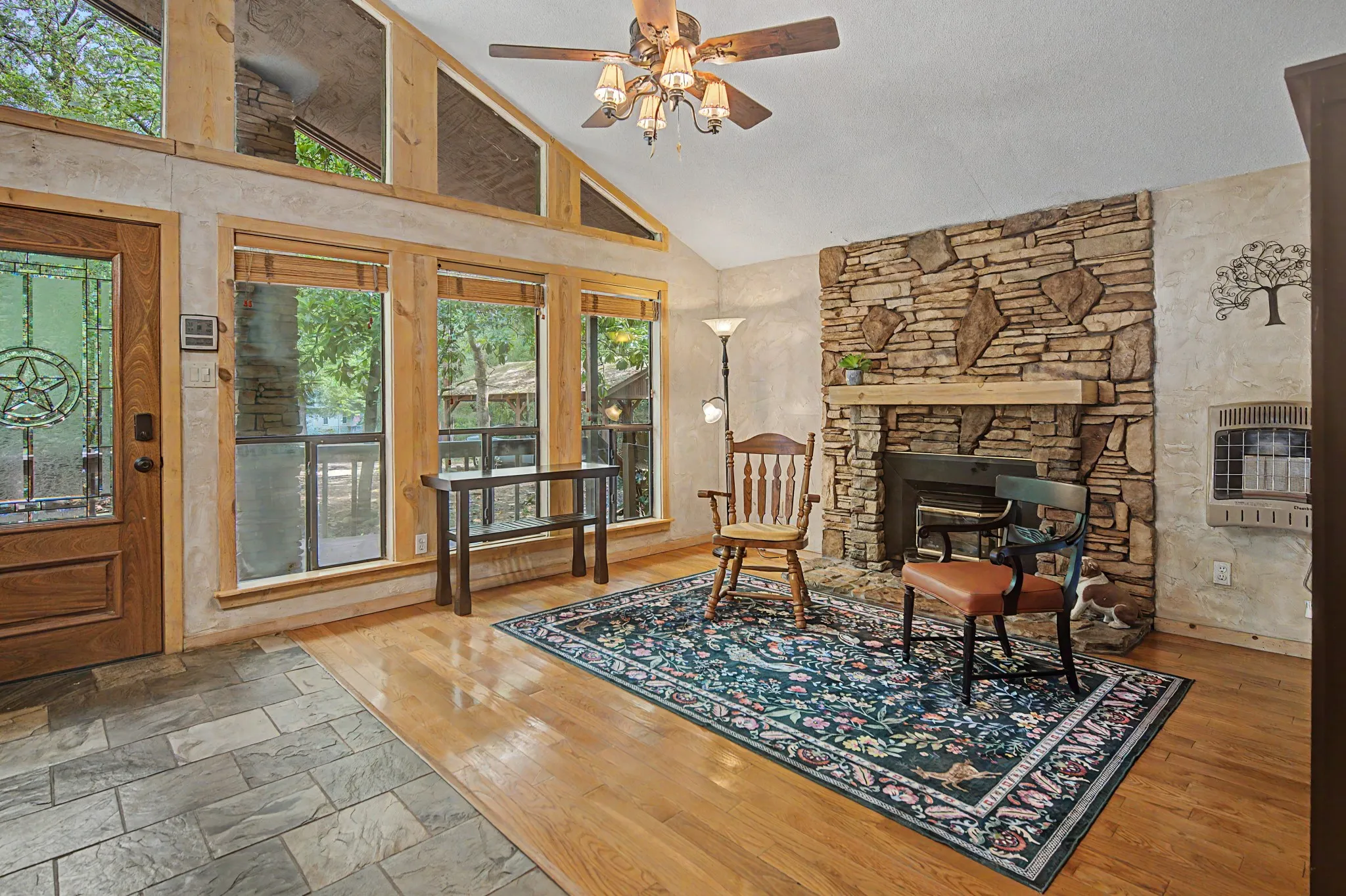 Single Family Residence For Sale in Wood County , 209 Woodfern Glen, Holly Lake Ranch, Texas 75765, 4 Bedroom, 5 Bathroom, 2 Garage spaces, 2,734 Sqft, built in 1996, mls#21355604, Real Estate Agent in Holly Lake Ranch, Homes For Sale in Wood county, Homes For Sale in Holly Lake Ranch, Realtor in Holly Lake Ranch Texas, Real Estate Brokerage Independent Realty Texas, Luminita Cordes Realtor