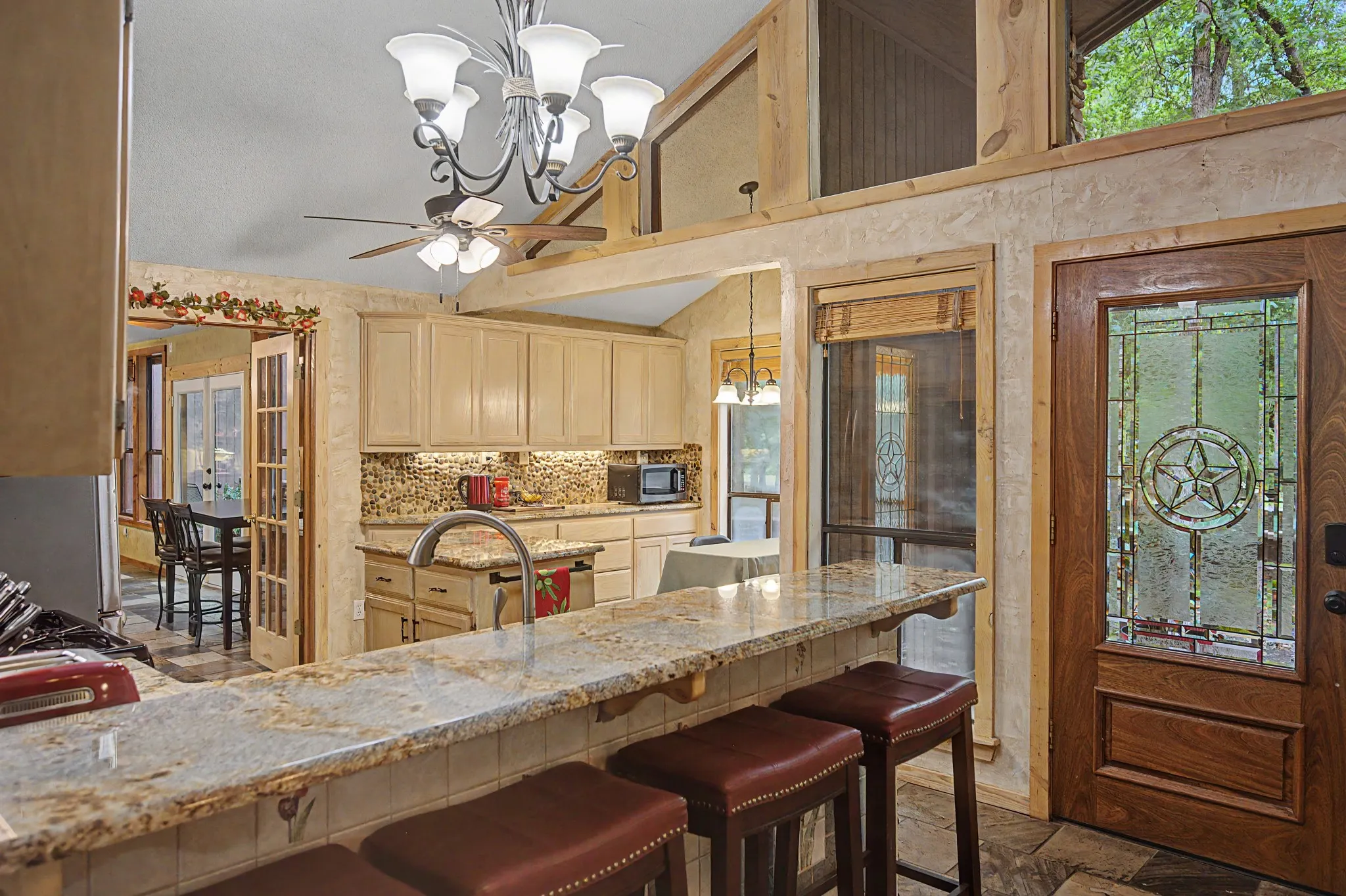 Single Family Residence For Sale in Wood County , 209 Woodfern Glen, Holly Lake Ranch, Texas 75765, 4 Bedroom, 5 Bathroom, 2 Garage spaces, 2,734 Sqft, built in 1996, mls#21355604, Real Estate Agent in Holly Lake Ranch, Homes For Sale in Wood county, Homes For Sale in Holly Lake Ranch, Realtor in Holly Lake Ranch Texas, Real Estate Brokerage Independent Realty Texas, Luminita Cordes Realtor