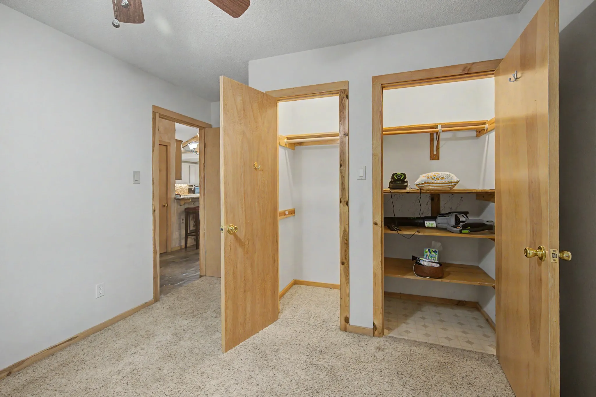 Single Family Residence For Sale in Wood County , 209 Woodfern Glen, Holly Lake Ranch, Texas 75765, 4 Bedroom, 5 Bathroom, 2 Garage spaces, 2,734 Sqft, built in 1996, mls#21355604, Real Estate Agent in Holly Lake Ranch, Homes For Sale in Wood county, Homes For Sale in Holly Lake Ranch, Realtor in Holly Lake Ranch Texas, Real Estate Brokerage Independent Realty Texas, Luminita Cordes Realtor