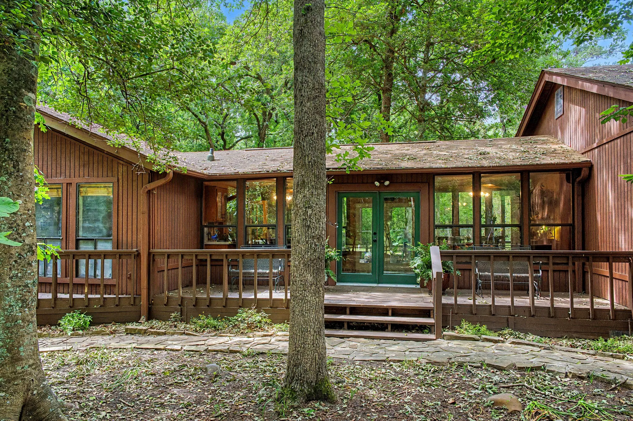 Single Family Residence For Sale in Wood County , 209 Woodfern Glen, Holly Lake Ranch, Texas 75765, 4 Bedroom, 5 Bathroom, 2 Garage spaces, 2,734 Sqft, built in 1996, mls#21355604, Real Estate Agent in Holly Lake Ranch, Homes For Sale in Wood county, Homes For Sale in Holly Lake Ranch, Realtor in Holly Lake Ranch Texas, Real Estate Brokerage Independent Realty Texas, Luminita Cordes Realtor