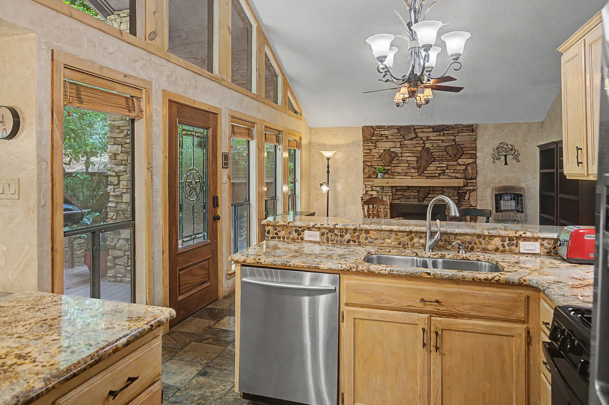 Single Family Residence For Sale in Wood County , 209 Woodfern Glen, Holly Lake Ranch, Texas 75765, 4 Bedroom, 5 Bathroom, 2 Garage spaces, 2,734 Sqft, built in 1996, mls#21355604, Real Estate Agent in Holly Lake Ranch, Homes For Sale in Wood county, Homes For Sale in Holly Lake Ranch, Realtor in Holly Lake Ranch Texas, Real Estate Brokerage Independent Realty Texas, Luminita Cordes Realtor
