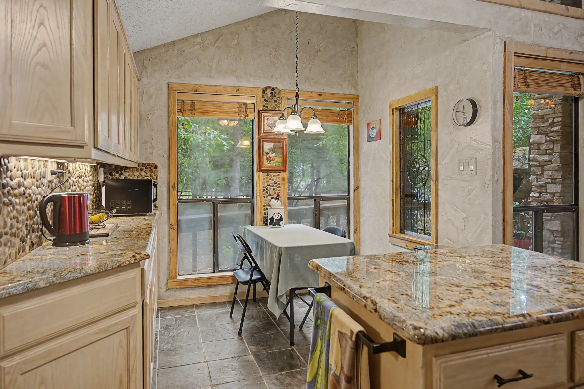 Single Family Residence For Sale in Wood County , 209 Woodfern Glen, Holly Lake Ranch, Texas 75765, 4 Bedroom, 5 Bathroom, 2 Garage spaces, 2,734 Sqft, built in 1996, mls#21355604, Real Estate Agent in Holly Lake Ranch, Homes For Sale in Wood county, Homes For Sale in Holly Lake Ranch, Realtor in Holly Lake Ranch Texas, Real Estate Brokerage Independent Realty Texas, Luminita Cordes Realtor