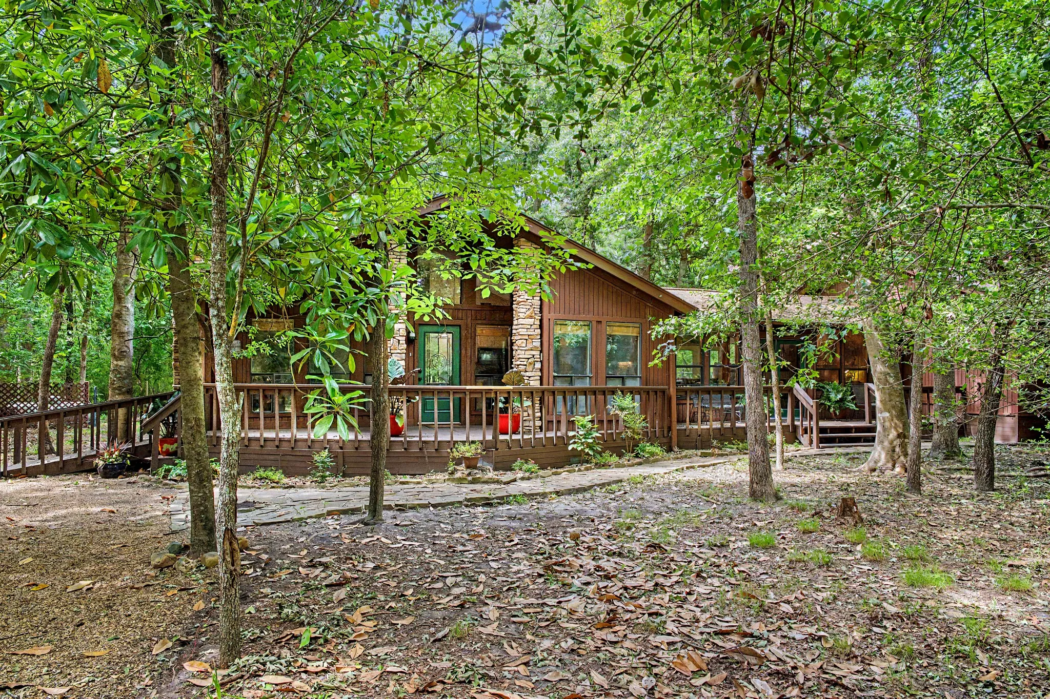 Single Family Residence For Sale in Wood County , 209 Woodfern Glen, Holly Lake Ranch, Texas 75765, 4 Bedroom, 5 Bathroom, 2 Garage spaces, 2,734 Sqft, built in 1996, mls#21355604, Real Estate Agent in Holly Lake Ranch, Homes For Sale in Wood county, Homes For Sale in Holly Lake Ranch, Realtor in Holly Lake Ranch Texas, Real Estate Brokerage Independent Realty Texas, Luminita Cordes Realtor