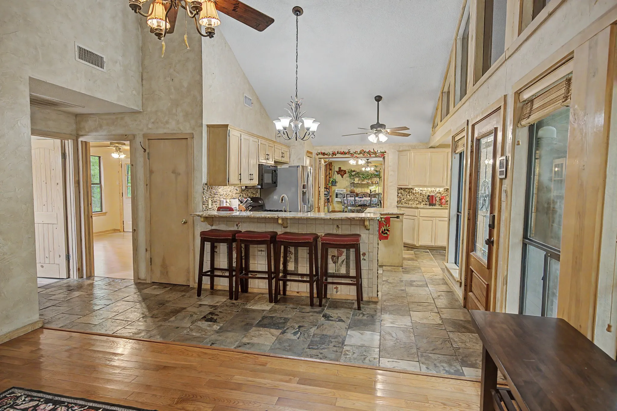 Single Family Residence For Sale in Wood County , 209 Woodfern Glen, Holly Lake Ranch, Texas 75765, 4 Bedroom, 5 Bathroom, 2 Garage spaces, 2,734 Sqft, built in 1996, mls#21355604, Real Estate Agent in Holly Lake Ranch, Homes For Sale in Wood county, Homes For Sale in Holly Lake Ranch, Realtor in Holly Lake Ranch Texas, Real Estate Brokerage Independent Realty Texas, Luminita Cordes Realtor