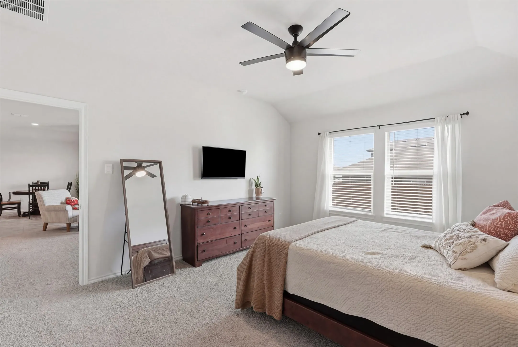 Single Family Residence For Sale in Denton County , 613 Whitecomb Lane, Justin, Texas 76247, 4 Bedroom, 2 Bathroom, 2 Garage spaces, 1,728 Sqft, built in 2023, mls#21362665, Real Estate Agent in Justin, Homes For Sale in Denton county, Homes For Sale in Justin, Realtor in Justin Texas, Real Estate Brokerage Independent Realty Texas, Luminita Cordes Realtor