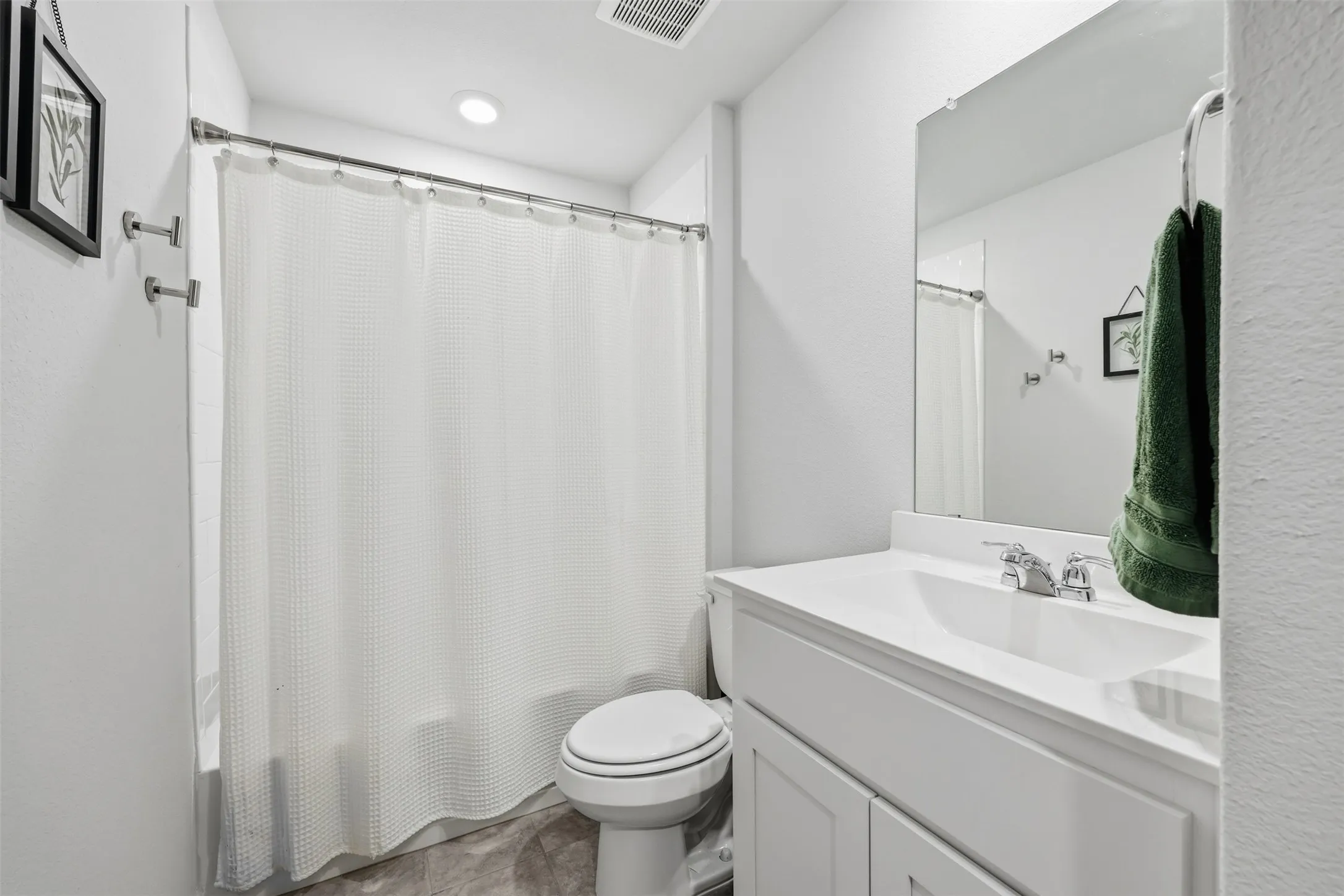 Single Family Residence For Sale in Denton County , 613 Whitecomb Lane, Justin, Texas 76247, 4 Bedroom, 2 Bathroom, 2 Garage spaces, 1,728 Sqft, built in 2023, mls#21362665, Real Estate Agent in Justin, Homes For Sale in Denton county, Homes For Sale in Justin, Realtor in Justin Texas, Real Estate Brokerage Independent Realty Texas, Luminita Cordes Realtor