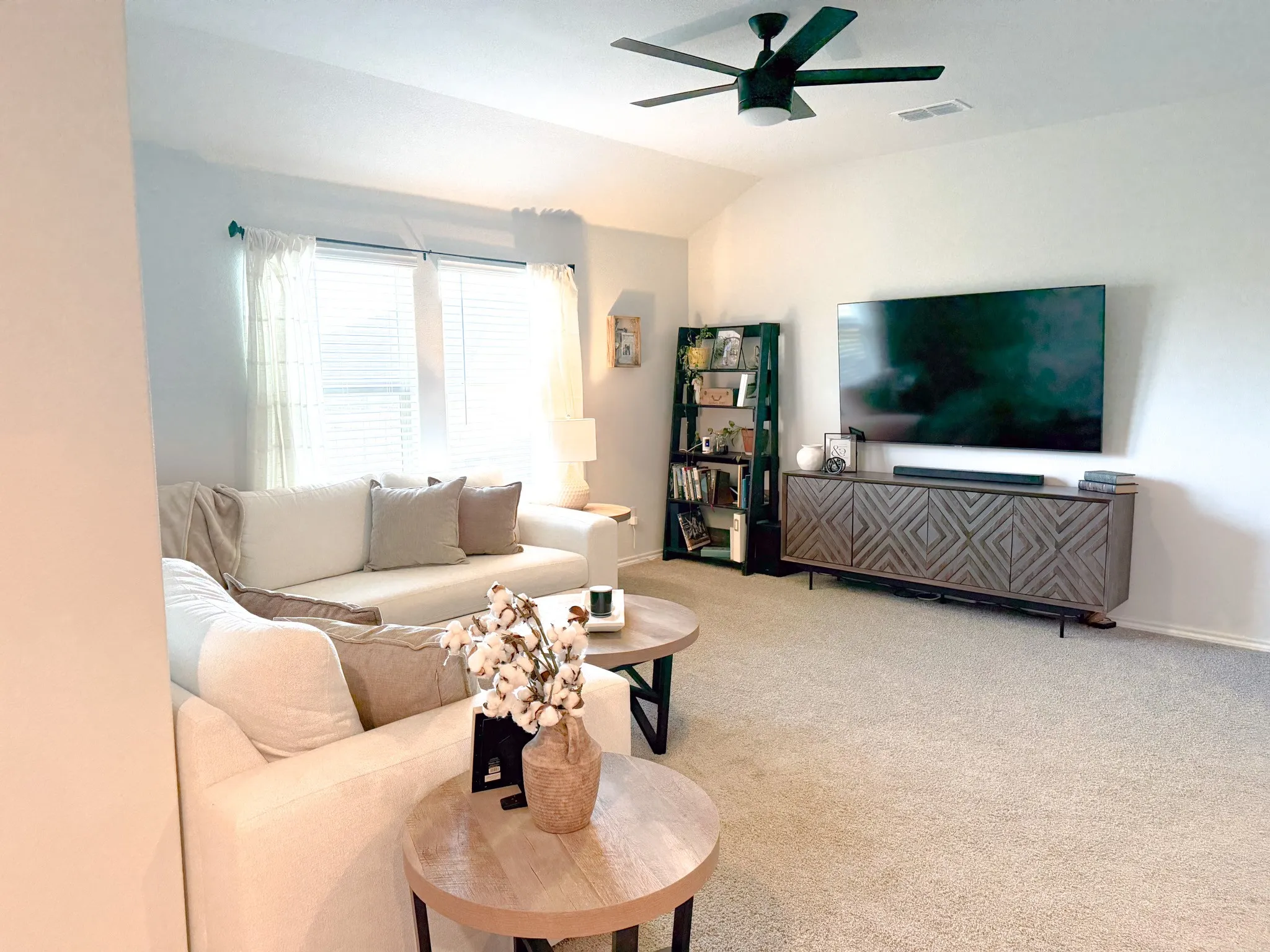 Single Family Residence For Sale in Denton County , 613 Whitecomb Lane, Justin, Texas 76247, 4 Bedroom, 2 Bathroom, 2 Garage spaces, 1,728 Sqft, built in 2023, mls#21362665, Real Estate Agent in Justin, Homes For Sale in Denton county, Homes For Sale in Justin, Realtor in Justin Texas, Real Estate Brokerage Independent Realty Texas, Luminita Cordes Realtor
