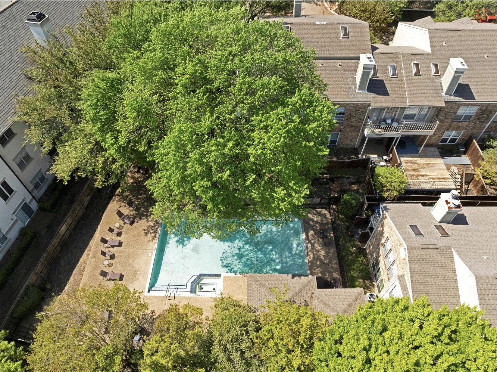 Condominium For Sale in Dallas County , 7151 Gaston 406, Dallas, Texas 75214, 2 Bedroom, 2 Bathroom, Garage spaces, 889 Sqft, built in 1984, mls#21342084, Real Estate Agent in Dallas, Homes For Sale in Dallas county, Homes For Sale in Dallas, Realtor in Dallas Texas, Real Estate Brokerage Independent Realty Texas, Luminita Cordes Realtor