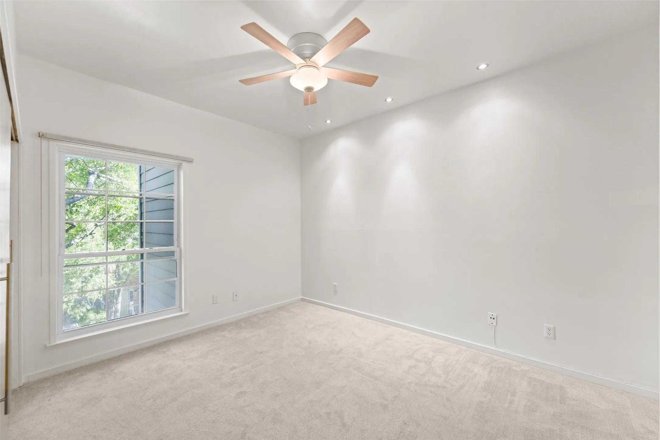 Secondary bedroom