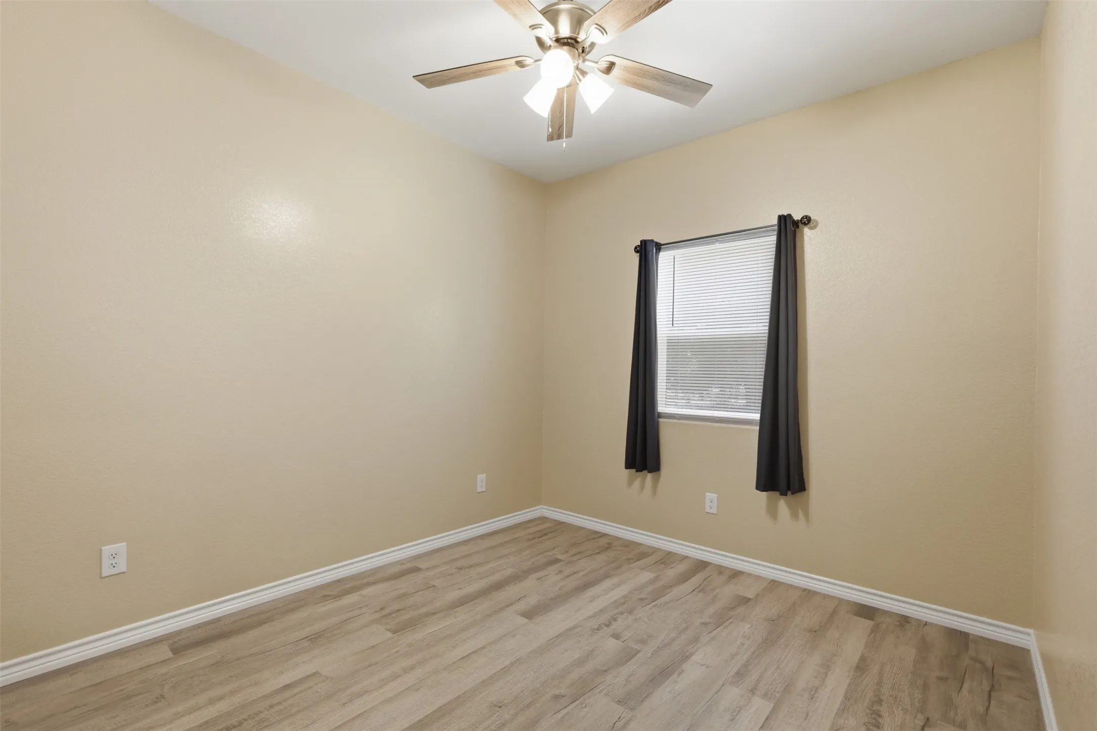 Single Family Residence For Sale in Franklin (TX) County , 733 King Arthur Ct, Scroggins, Texas 75480, 3 Bedroom, 2 Bathroom, 2 Garage spaces, 1,602 Sqft, built in 2024, mls#21272883, Real Estate Agent in Scroggins, Homes For Sale in Franklin (TX) county, Homes For Sale in Scroggins, Realtor in Scroggins Texas, Real Estate Brokerage Independent Realty Texas, Luminita Cordes Realtor