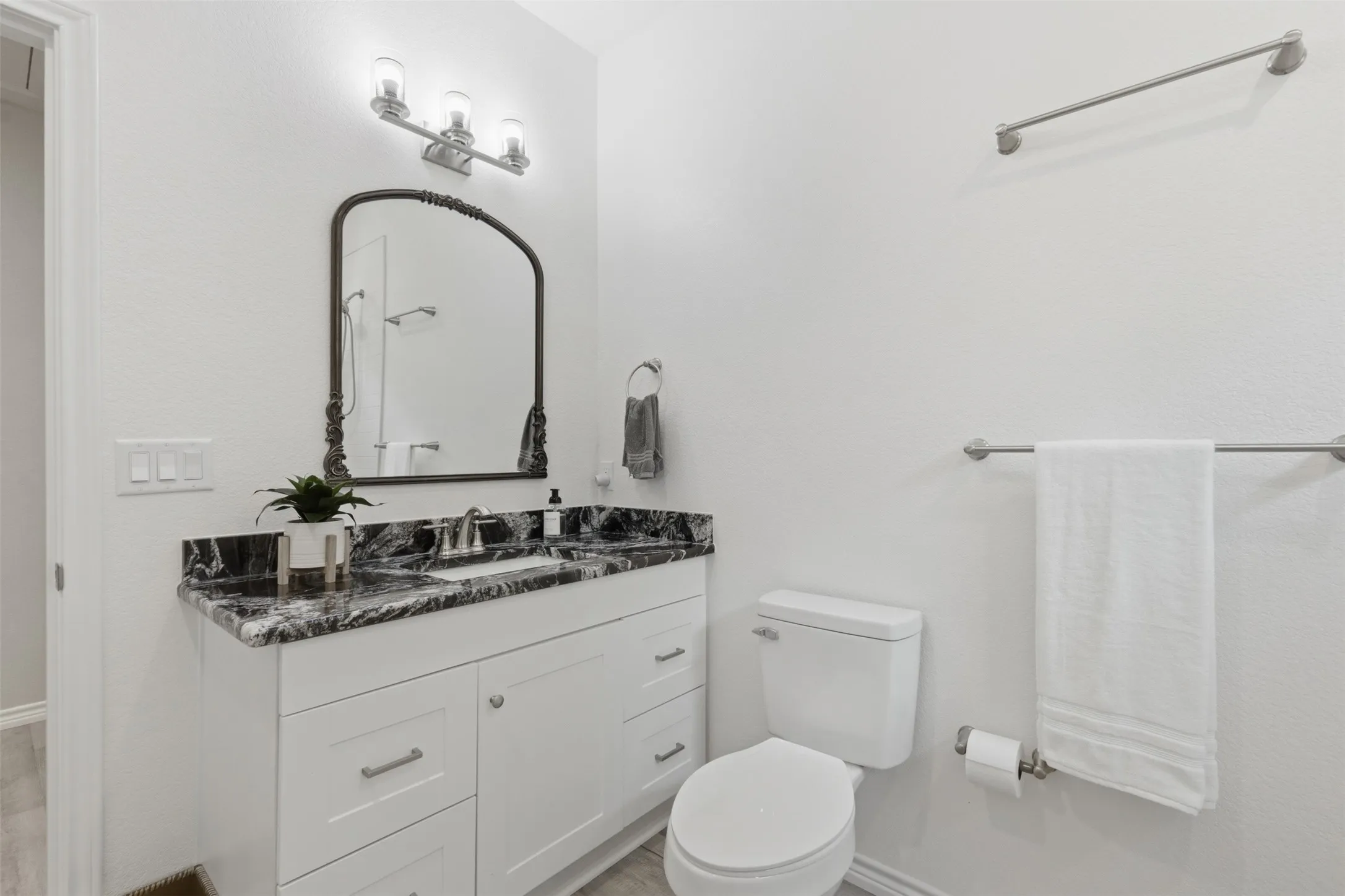 Single Family Residence For Sale in Franklin (TX) County , 733 King Arthur Ct, Scroggins, Texas 75480, 3 Bedroom, 2 Bathroom, 2 Garage spaces, 1,602 Sqft, built in 2024, mls#21272883, Real Estate Agent in Scroggins, Homes For Sale in Franklin (TX) county, Homes For Sale in Scroggins, Realtor in Scroggins Texas, Real Estate Brokerage Independent Realty Texas, Luminita Cordes Realtor