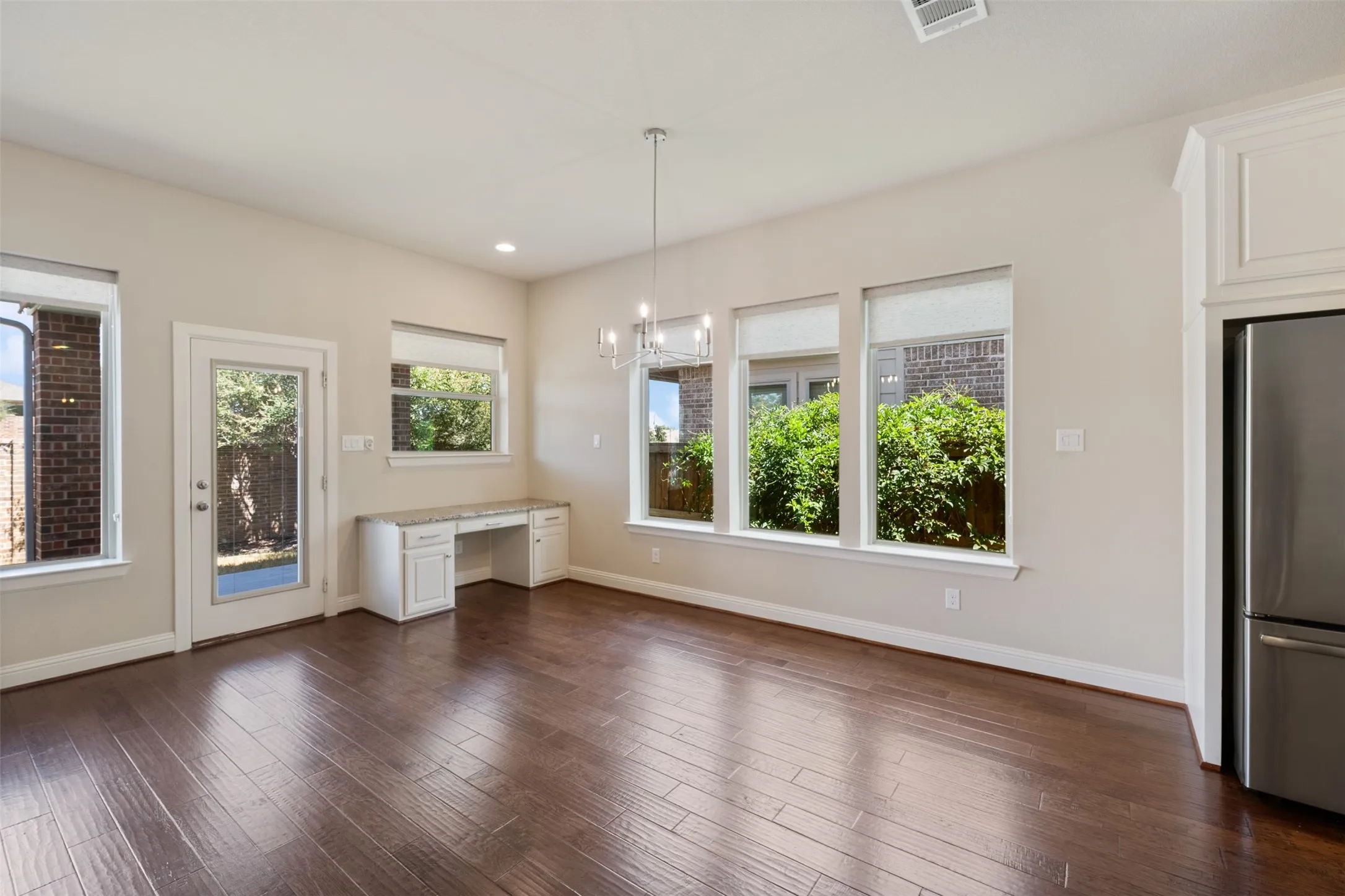 Single Family Residence For Rent in Johnson County , 3015 Newsom Ridge Drive, Mansfield, Texas 76063, 3 Bedroom, 2 Bathroom, 2 Garage spaces, 2,466 Sqft, built in 2016, mls#21354987, Real Estate Agent in Mansfield, Homes For Rent in Johnson county, Homes For Rent in Mansfield, Realtor in Mansfield Texas, Real Estate Brokerage Independent Realty Texas, Luminita Cordes Realtor
