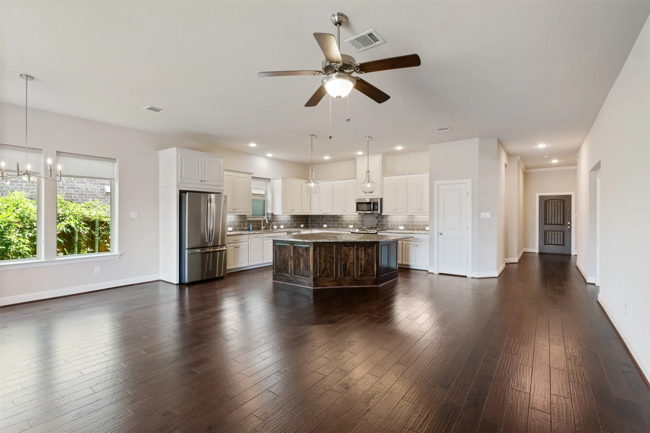 Single Family Residence For Rent in Johnson County , 3015 Newsom Ridge Drive, Mansfield, Texas 76063, 3 Bedroom, 2 Bathroom, 2 Garage spaces, 2,466 Sqft, built in 2016, mls#21354987, Real Estate Agent in Mansfield, Homes For Rent in Johnson county, Homes For Rent in Mansfield, Realtor in Mansfield Texas, Real Estate Brokerage Independent Realty Texas, Luminita Cordes Realtor