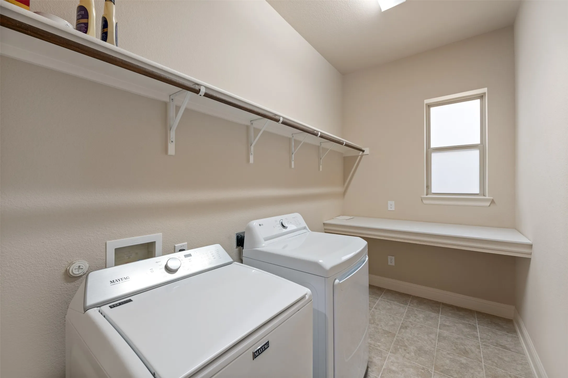 Single Family Residence For Rent in Johnson County , 3015 Newsom Ridge Drive, Mansfield, Texas 76063, 3 Bedroom, 2 Bathroom, 2 Garage spaces, 2,466 Sqft, built in 2016, mls#21354987, Real Estate Agent in Mansfield, Homes For Rent in Johnson county, Homes For Rent in Mansfield, Realtor in Mansfield Texas, Real Estate Brokerage Independent Realty Texas, Luminita Cordes Realtor