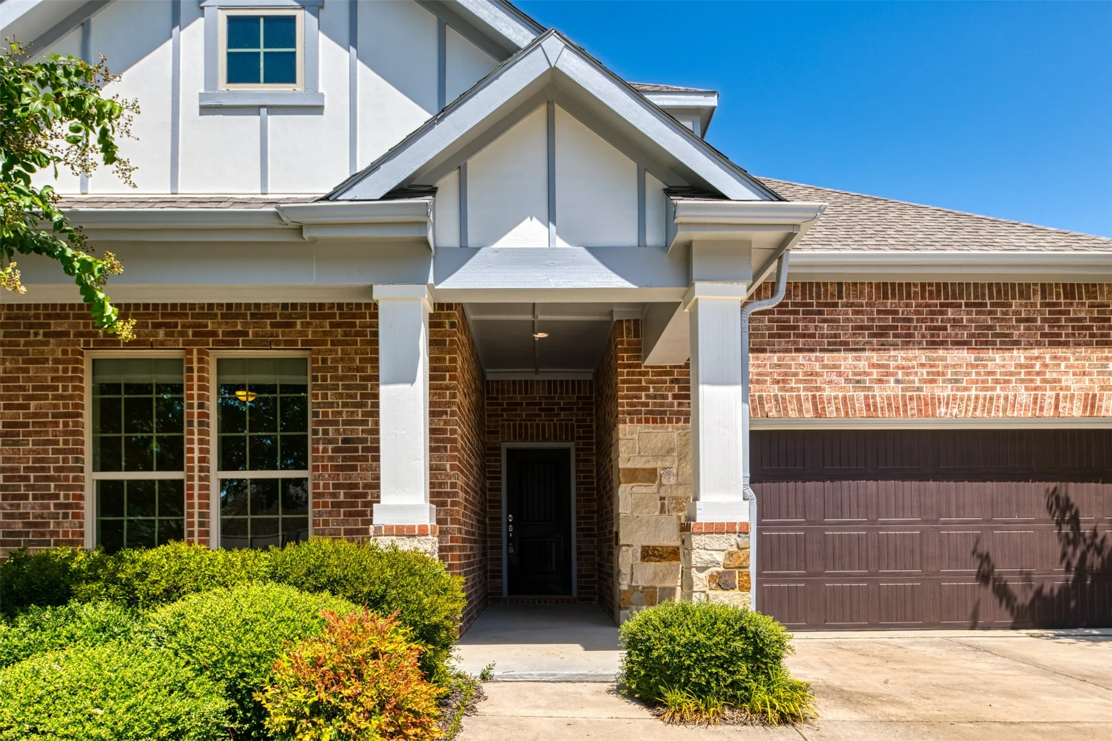 Single Family Residence For Rent in Johnson County , 3015 Newsom Ridge Drive, Mansfield, Texas 76063, 3 Bedroom, 2 Bathroom, 2 Garage spaces, 2,466 Sqft, built in 2016, mls#21354987, Real Estate Agent in Mansfield, Homes For Rent in Johnson county, Homes For Rent in Mansfield, Realtor in Mansfield Texas, Real Estate Brokerage Independent Realty Texas, Luminita Cordes Realtor