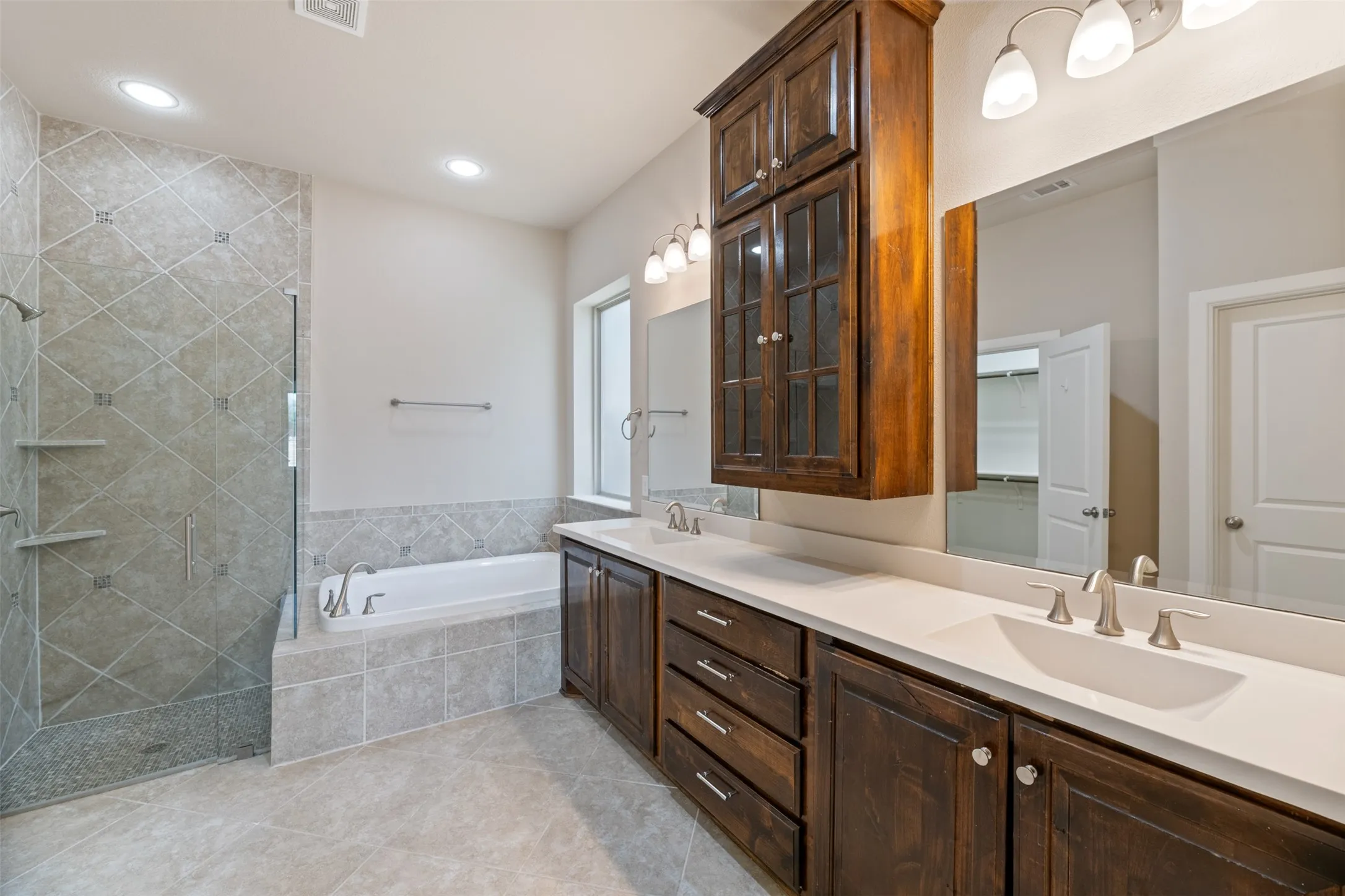Single Family Residence For Rent in Johnson County , 3015 Newsom Ridge Drive, Mansfield, Texas 76063, 3 Bedroom, 2 Bathroom, 2 Garage spaces, 2,466 Sqft, built in 2016, mls#21354987, Real Estate Agent in Mansfield, Homes For Rent in Johnson county, Homes For Rent in Mansfield, Realtor in Mansfield Texas, Real Estate Brokerage Independent Realty Texas, Luminita Cordes Realtor