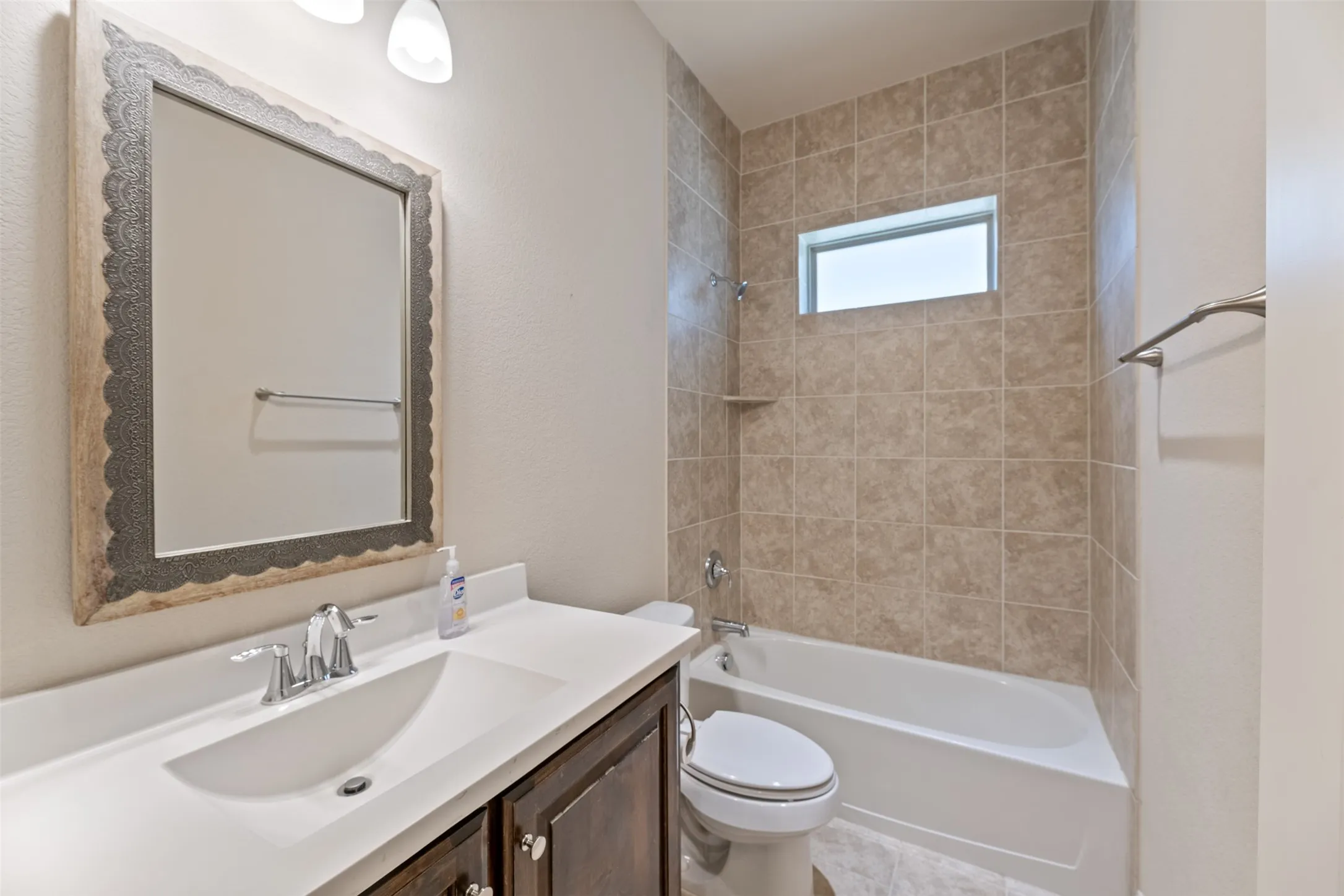 Single Family Residence For Rent in Johnson County , 3015 Newsom Ridge Drive, Mansfield, Texas 76063, 3 Bedroom, 2 Bathroom, 2 Garage spaces, 2,466 Sqft, built in 2016, mls#21354987, Real Estate Agent in Mansfield, Homes For Rent in Johnson county, Homes For Rent in Mansfield, Realtor in Mansfield Texas, Real Estate Brokerage Independent Realty Texas, Luminita Cordes Realtor