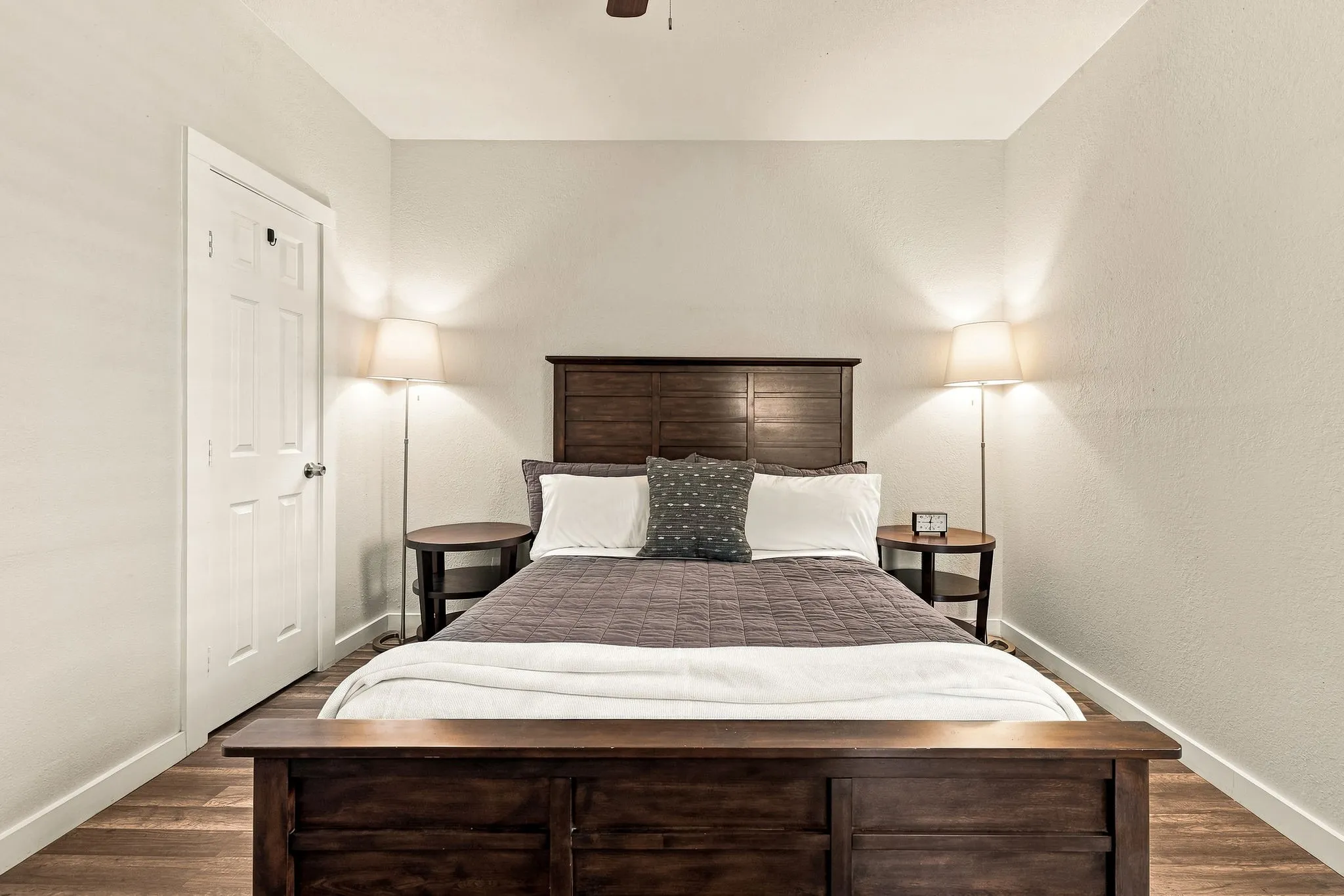 Condominium For Sale in Dallas County , 7340 Skillman Street 1217, Dallas, Texas 75231, 1 Bedroom, 1 Bathroom, 1 Garage spaces, 663 Sqft, built in 1983, mls#21360784, Real Estate Agent in Dallas, Homes For Sale in Dallas county, Homes For Sale in Dallas, Realtor in Dallas Texas, Real Estate Brokerage Independent Realty Texas, Luminita Cordes Realtor